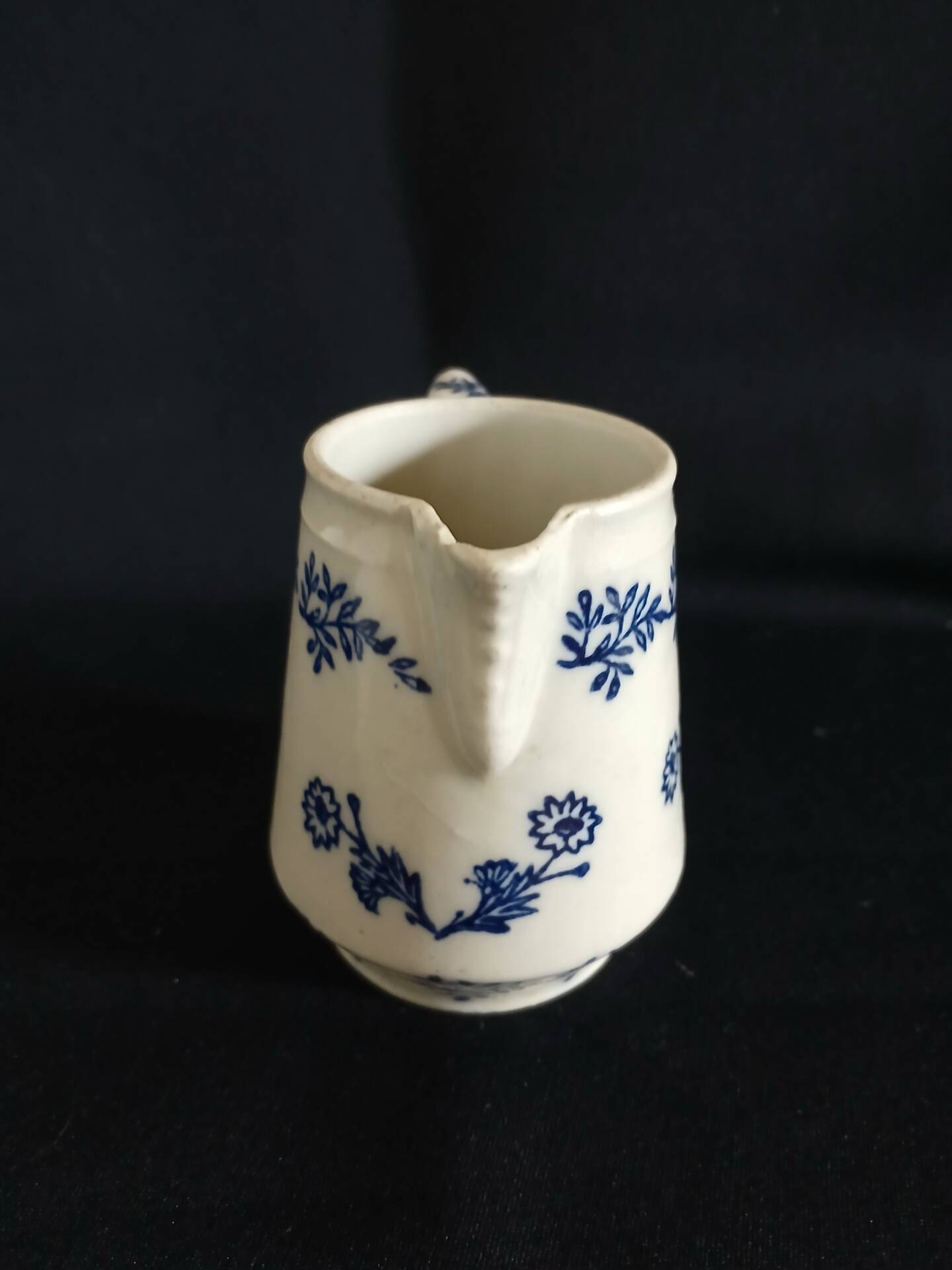 Small jug/milk pot in steel clay