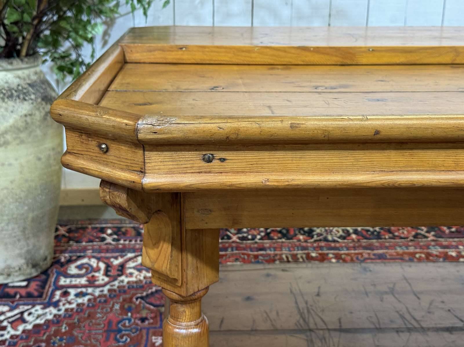 19th-century work table in English pine.