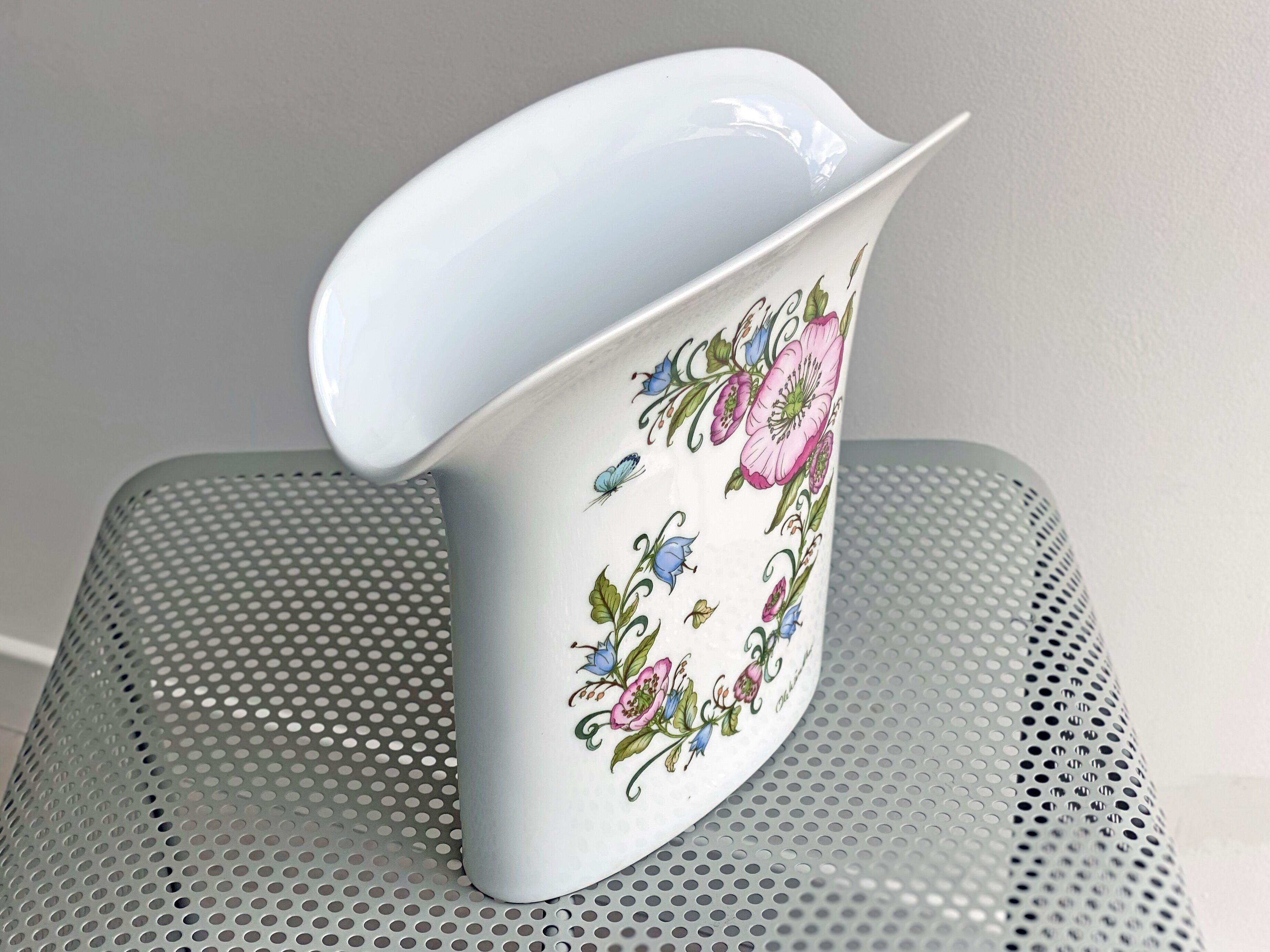 Ole Winkler for Hutschenreuter vase with flowers