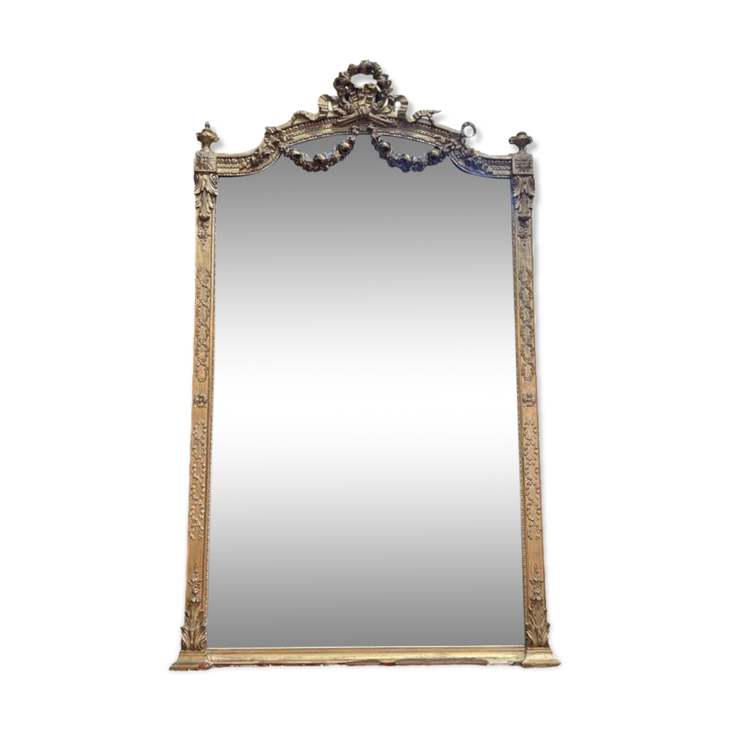 Miroir de style Louis XVI en bois doré