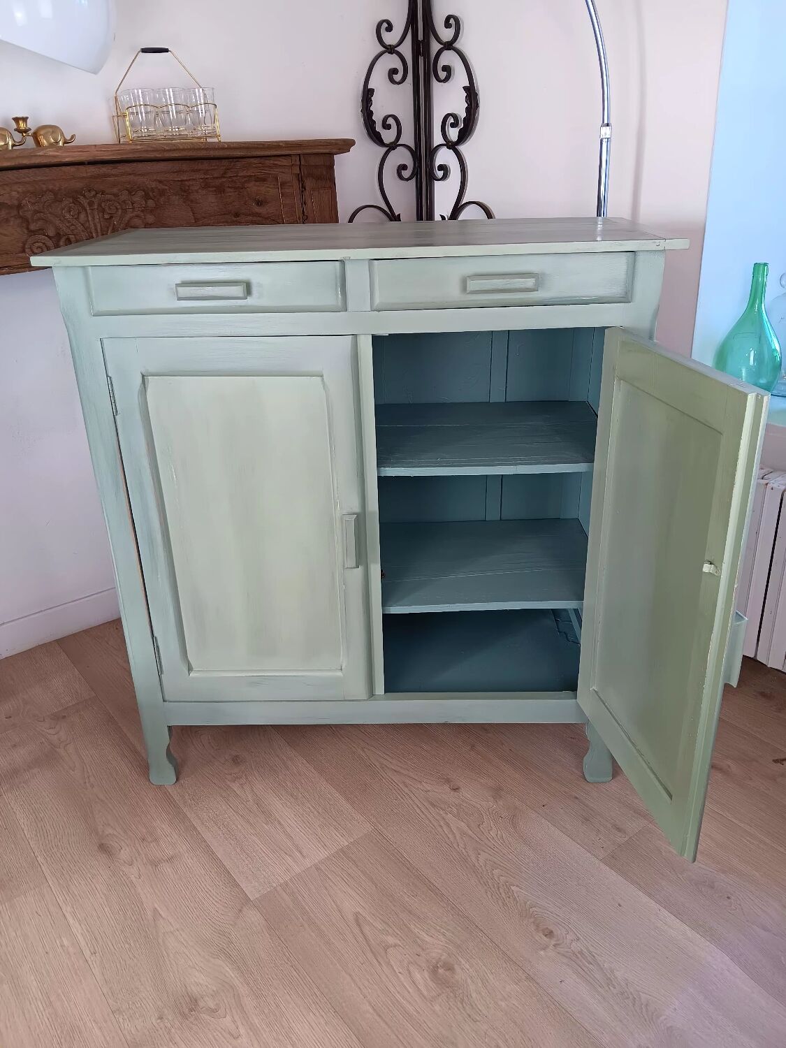 Green Parisian buffet