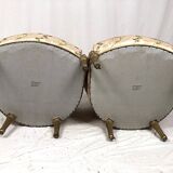 Paire de bergères en bois doré garnies de soie à motifs de fleurs, art déco d’inspiration Louis XVI