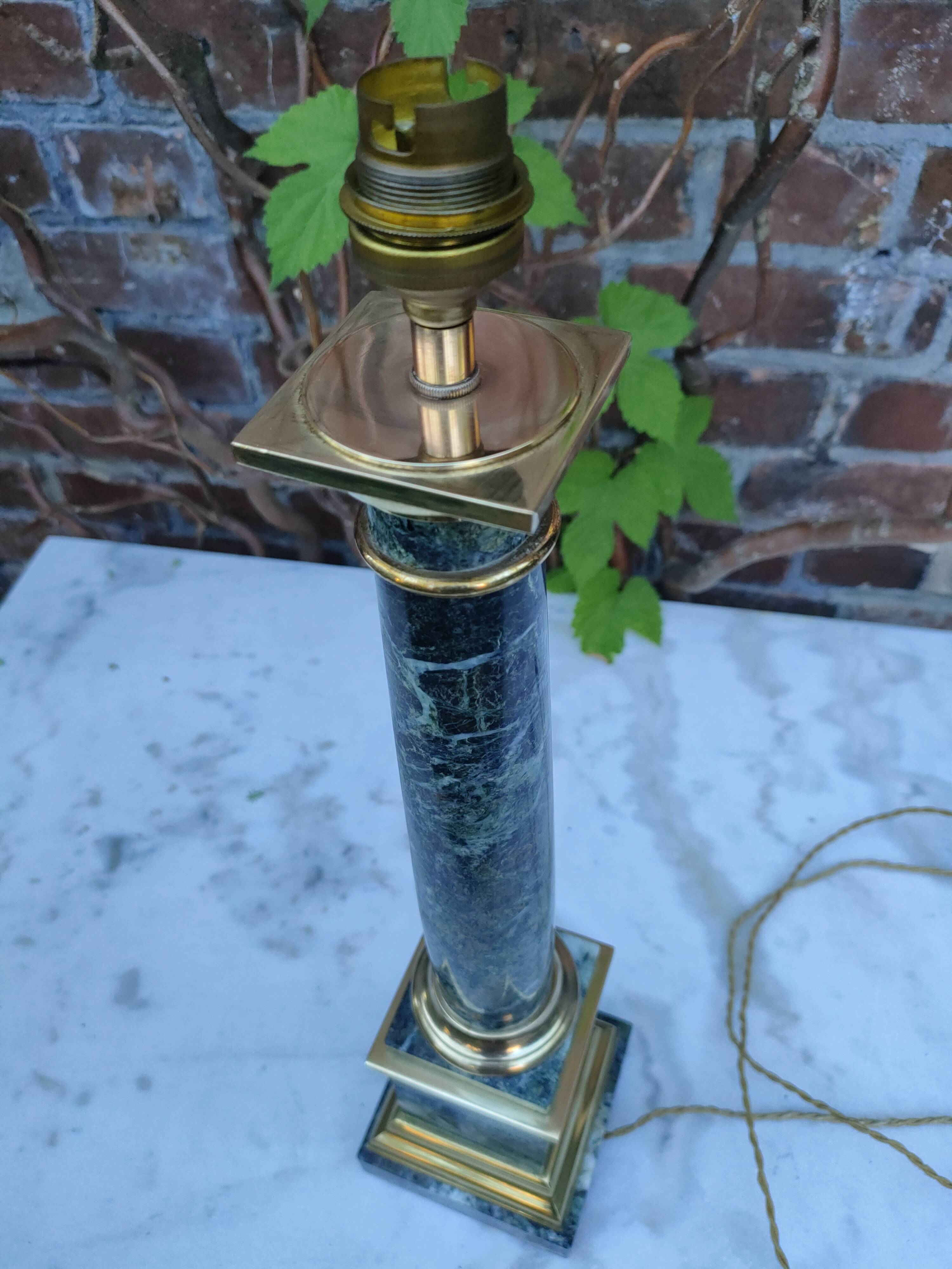 Column lamp base in Corinthian style in Napoleon III green marble.