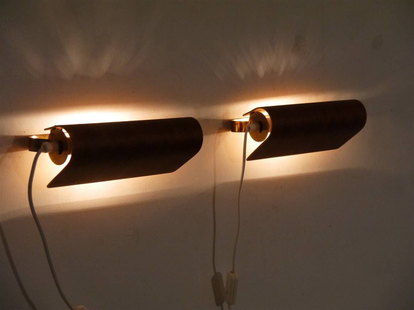 Pair of Scandinavian wall lights in teak from the 1960s.