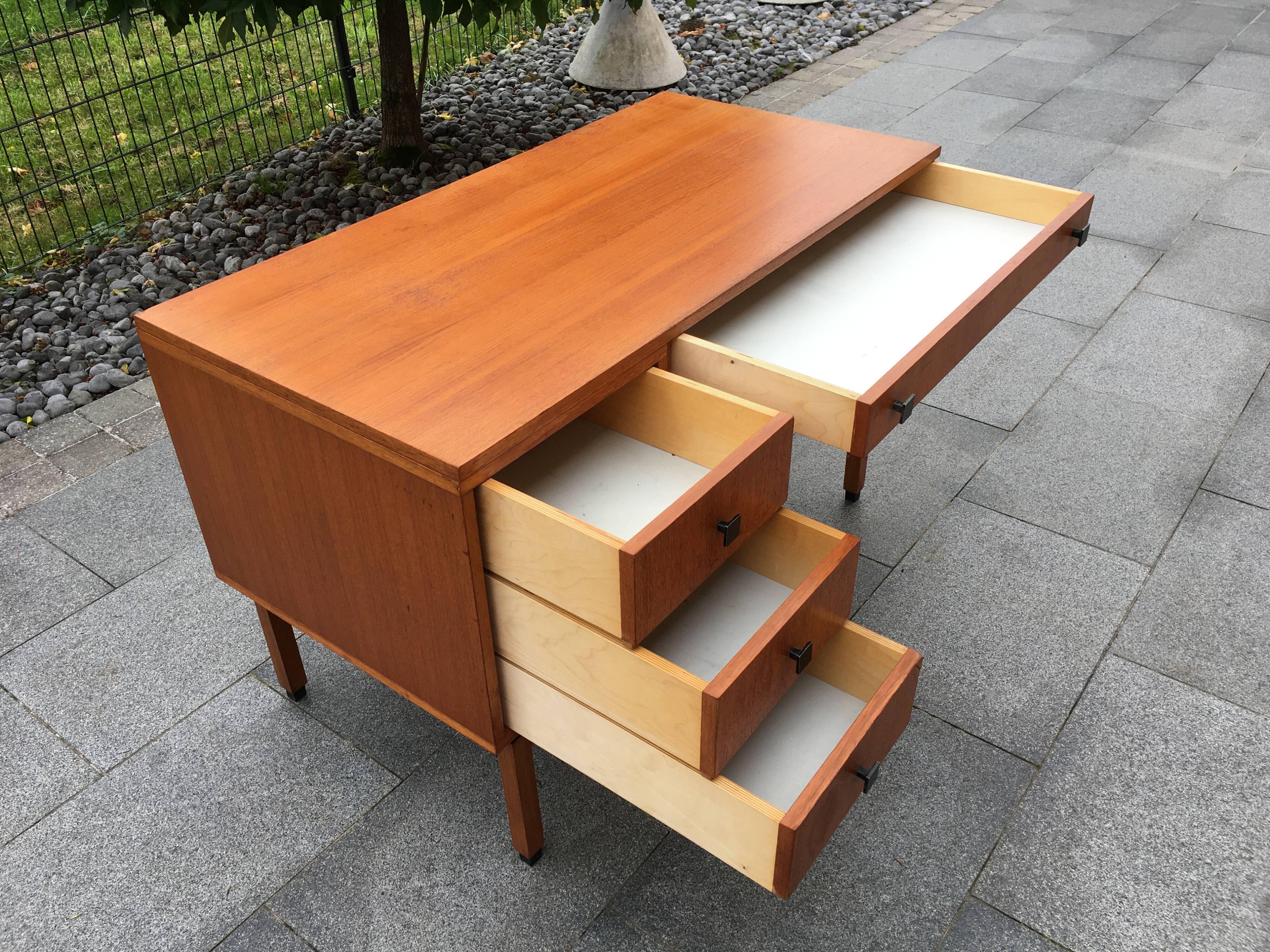 Bureau moderniste MDK en teck Belgique années 60
