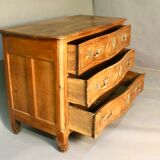 Commode lyonnaise en noyer blond Louis XV