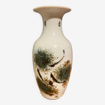 Vase en porcelaine de Chine aux caractères chinois