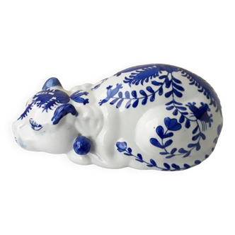 Lying ceramic cat