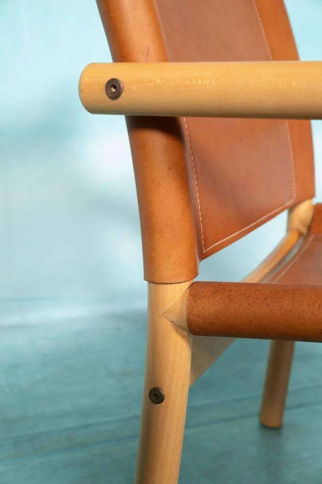Danish safari chair in beech wood and leather from the 1970s.