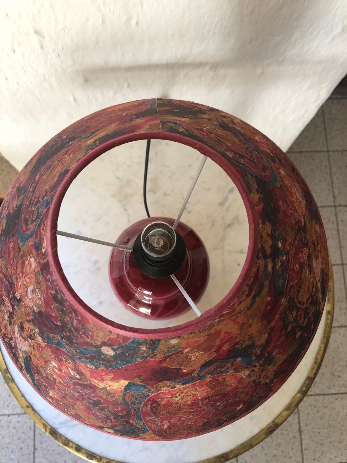 Ceramic foot table lamp