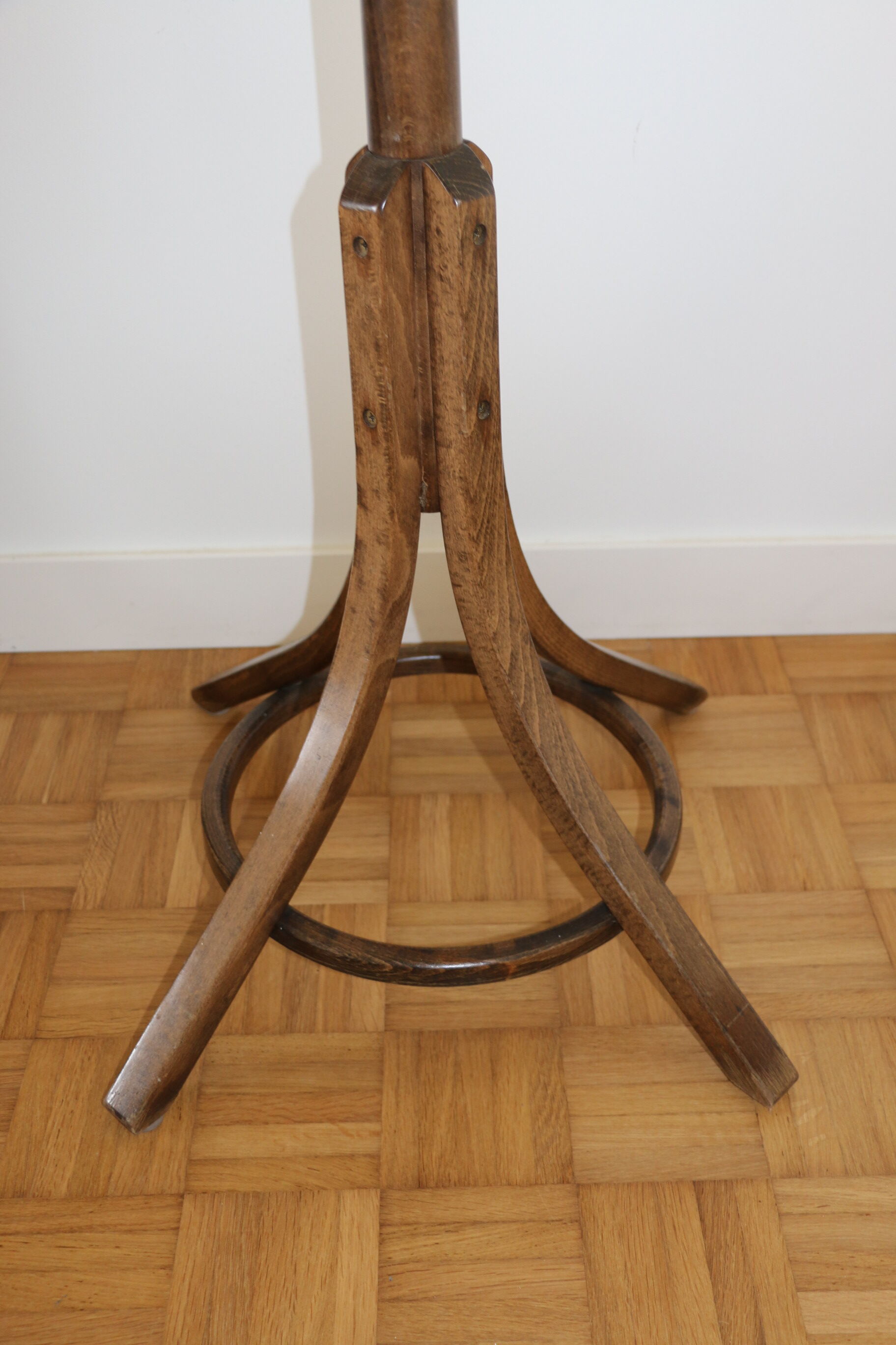 Baumann single dark beech parrot coat rack (model a)