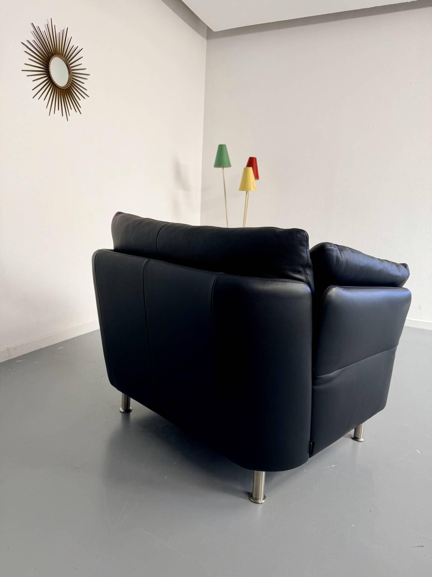 Fauteuil design contemporain Intertime I-Cielo en cuir noir