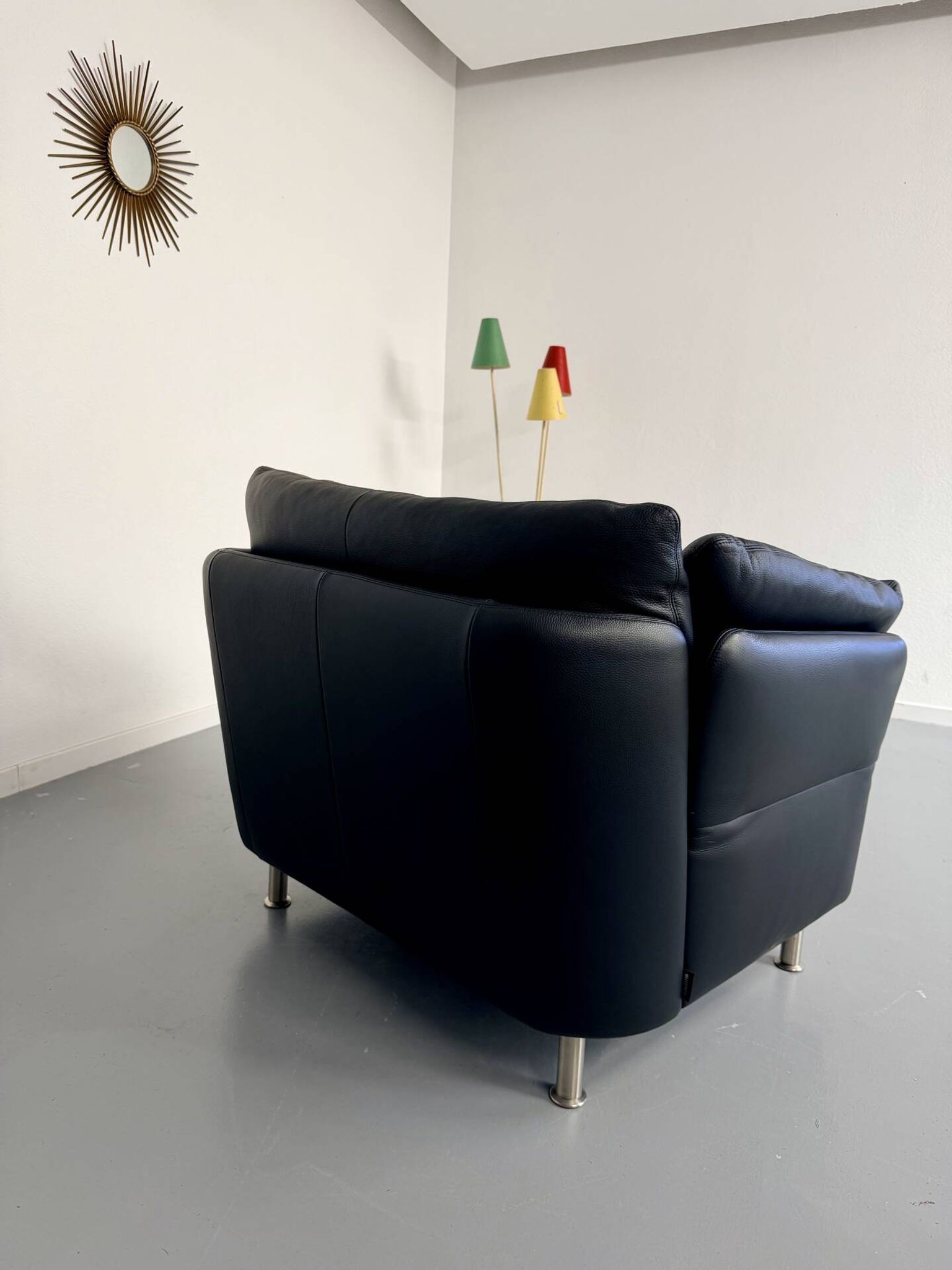 Contemporary design armchair Intertime I-Cielo in black leather