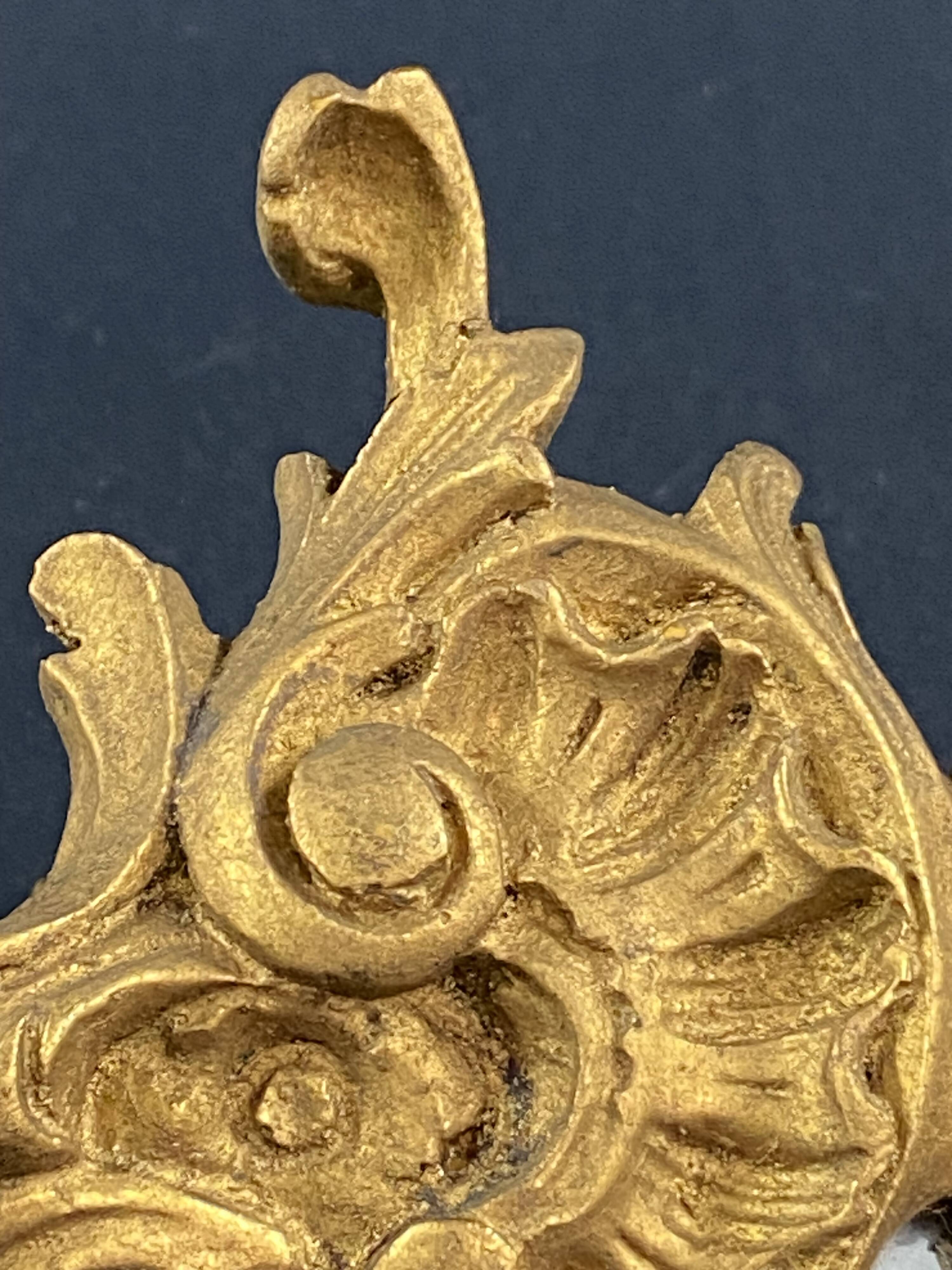 Violin mirror with shell decoration
