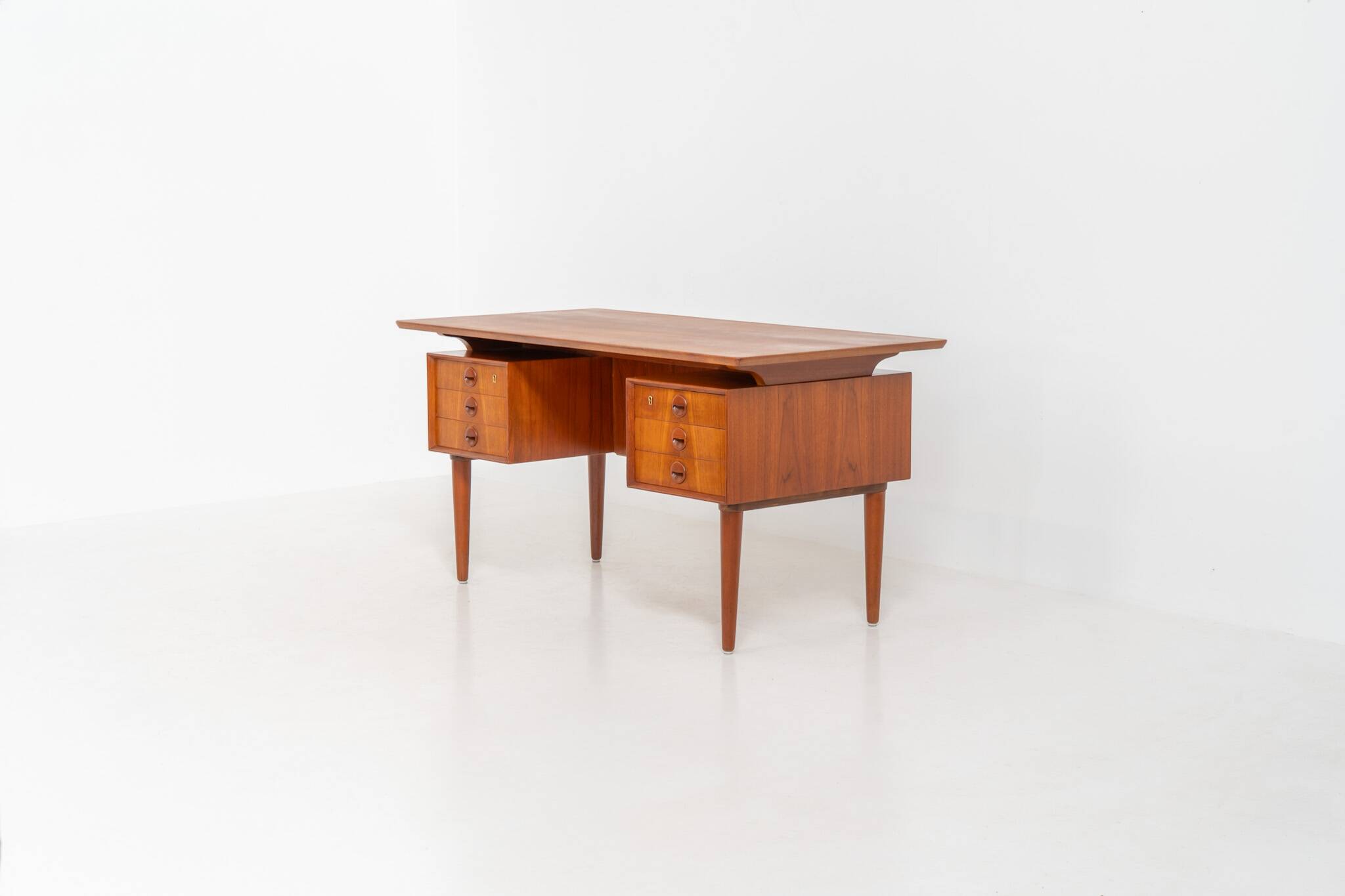 Large writing desk
