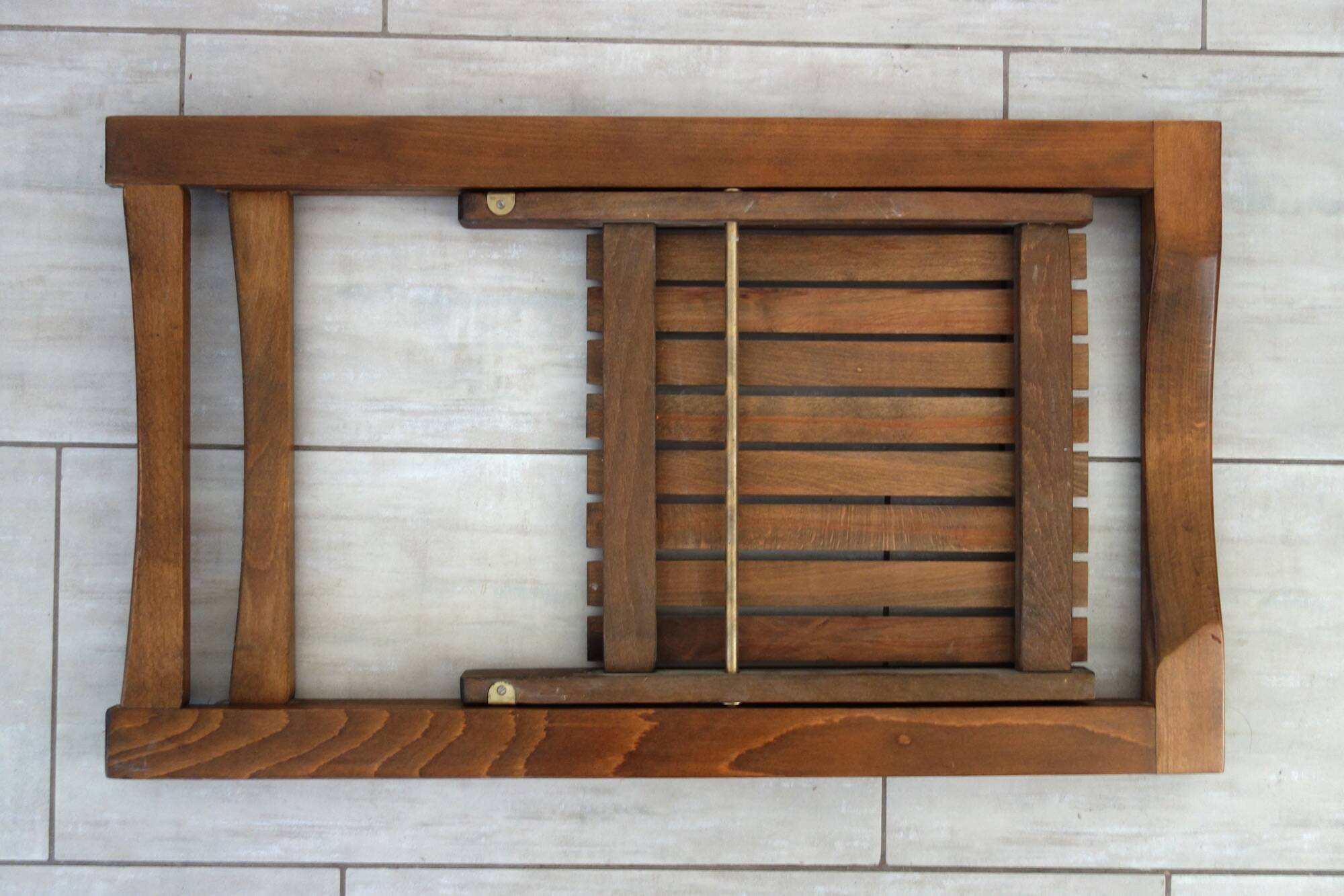 Drop-leaf table and 4 folding chairs, 1960