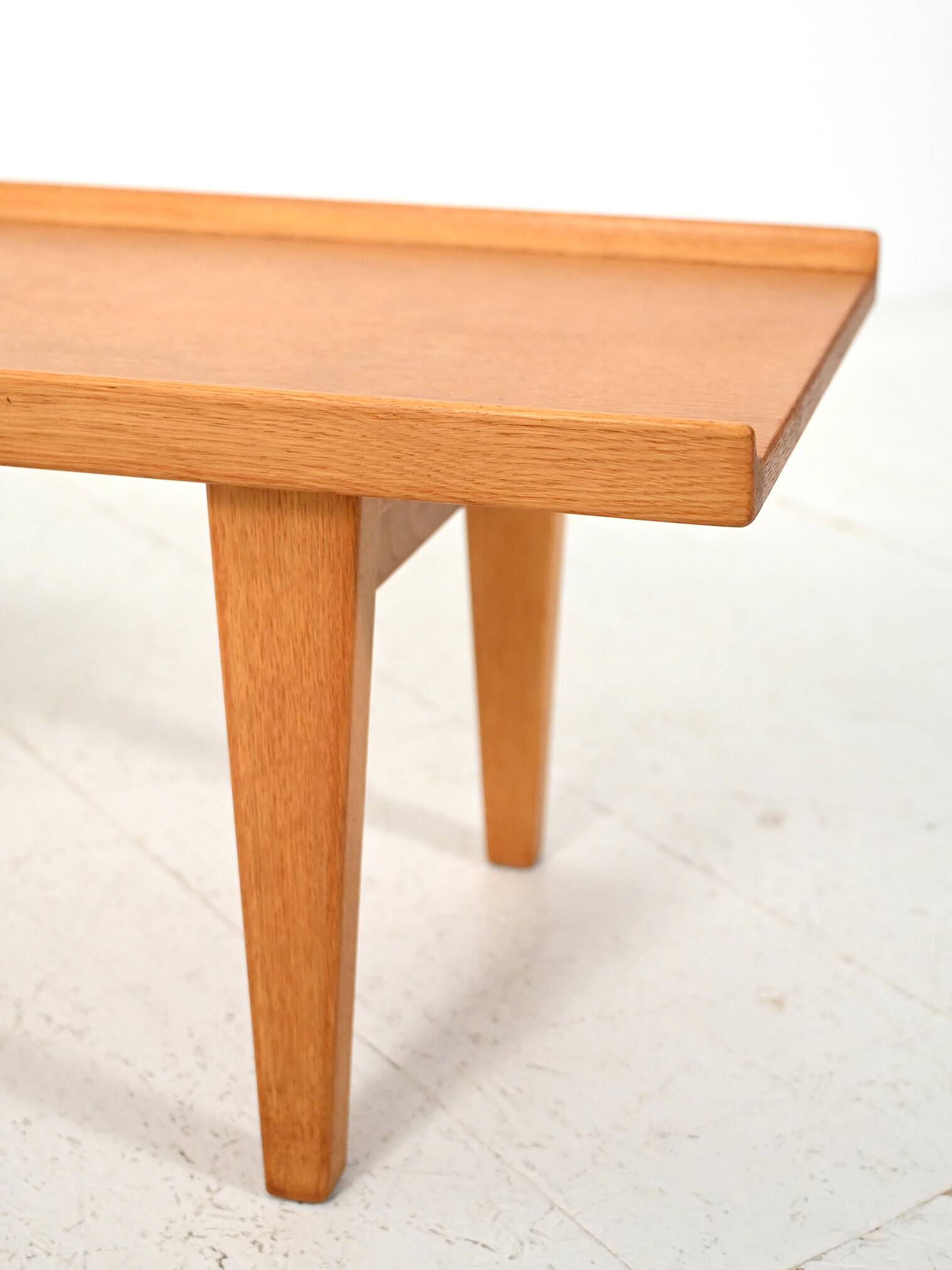 Oak bench model “Novett”