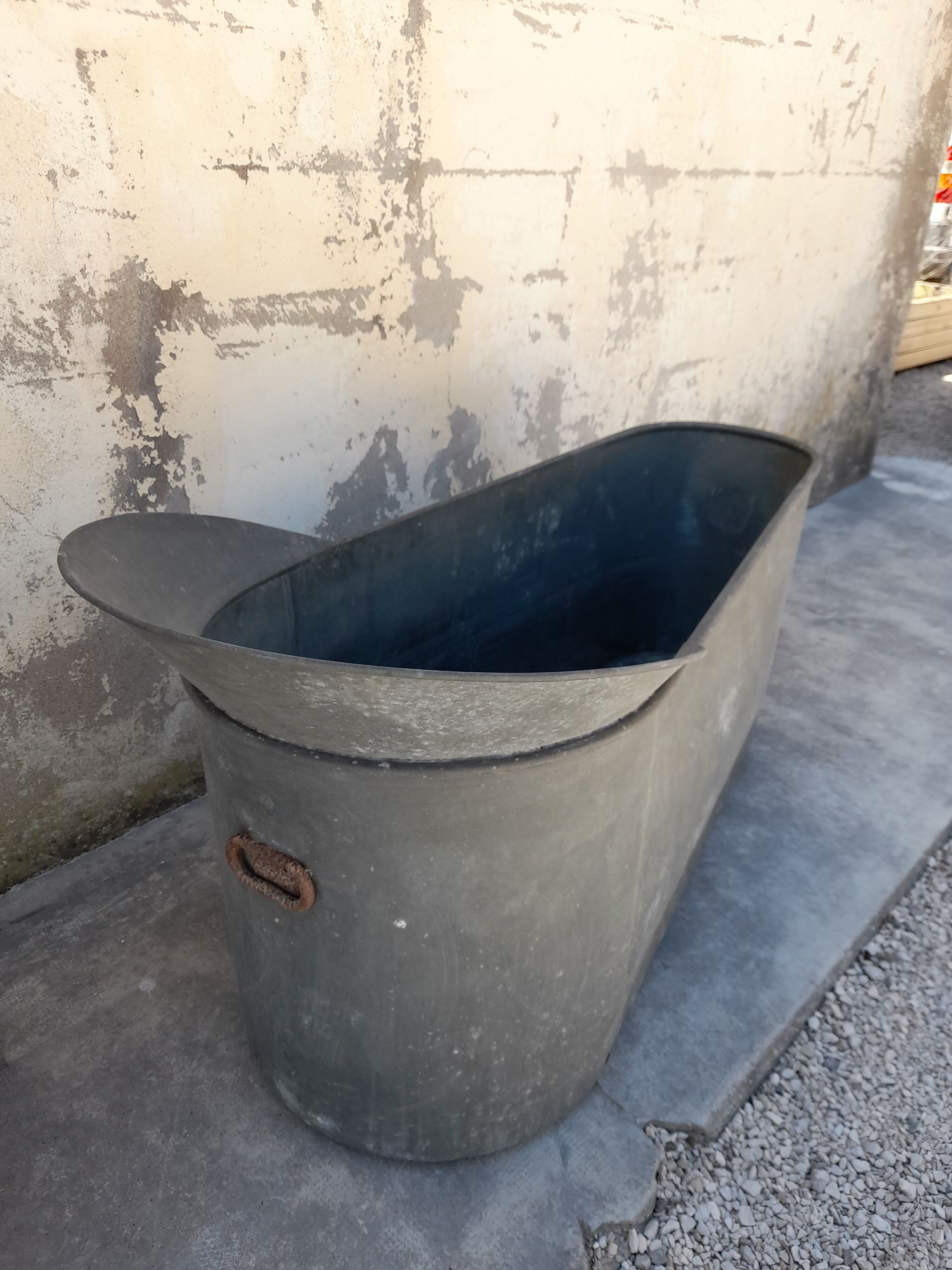 Ancient zinc bathtub 1900 -1m40
