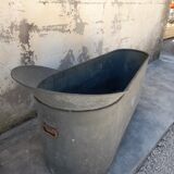 Ancient zinc bathtub 1900 -1m40