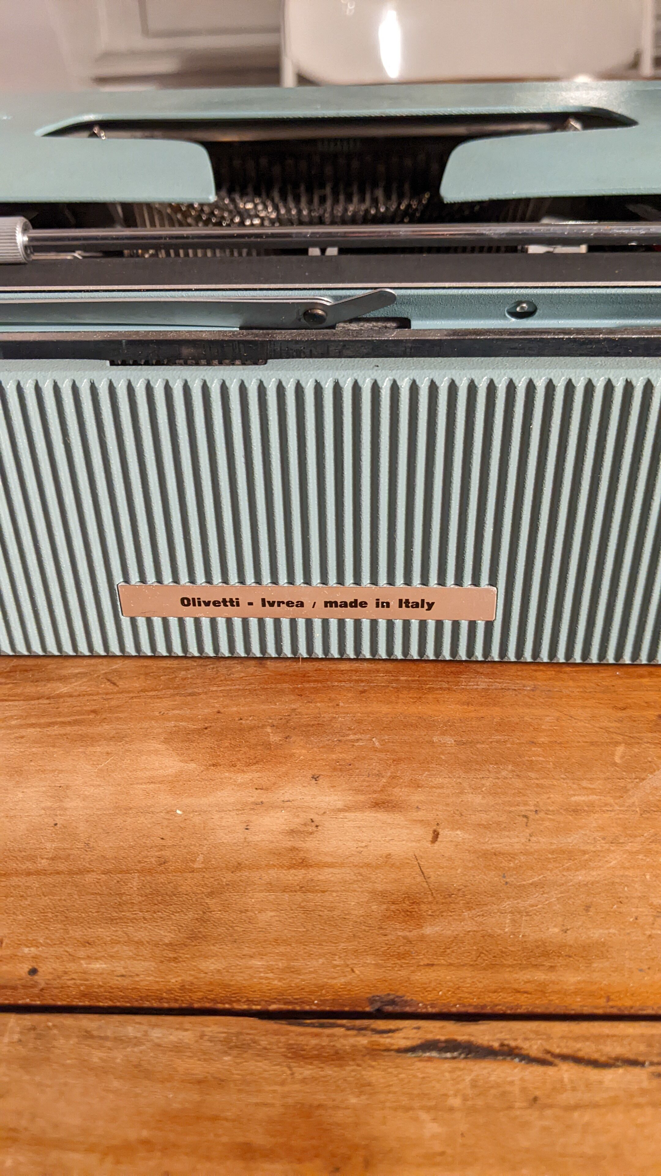 Typewriter Olivetti Lettera 32