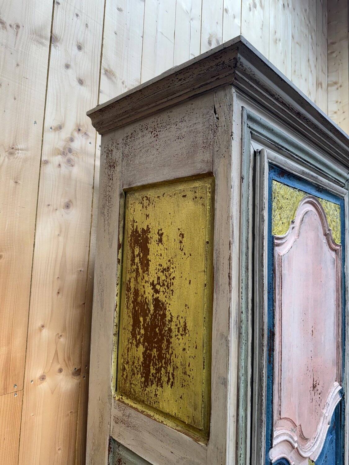 Bonnetière with a single door – Polychrome solid oak