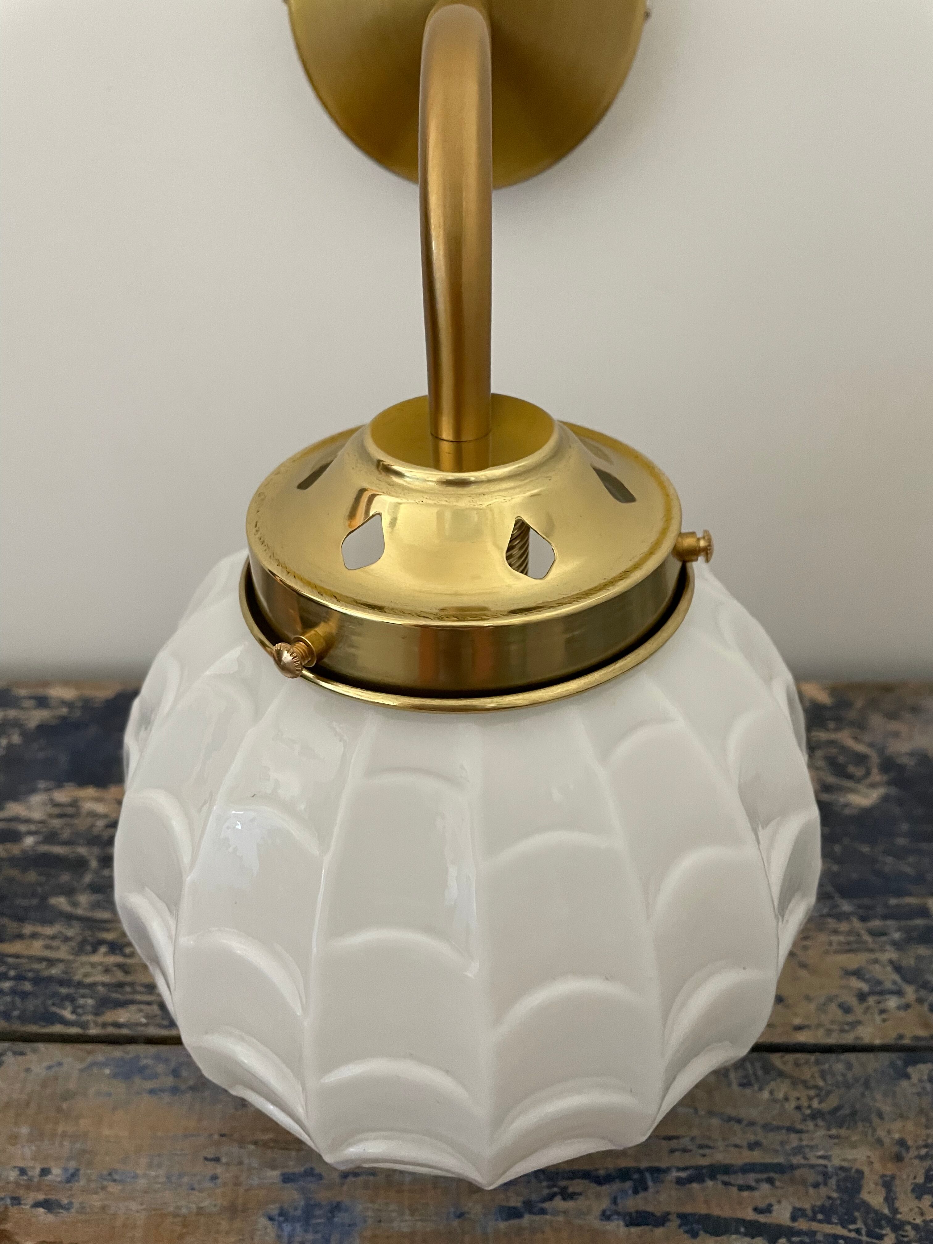 Art deco wall lamp