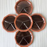 5 flat plates with compartments.