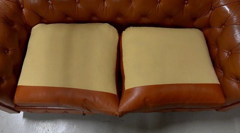 Chesterfield padded leather sofa - late 19th century