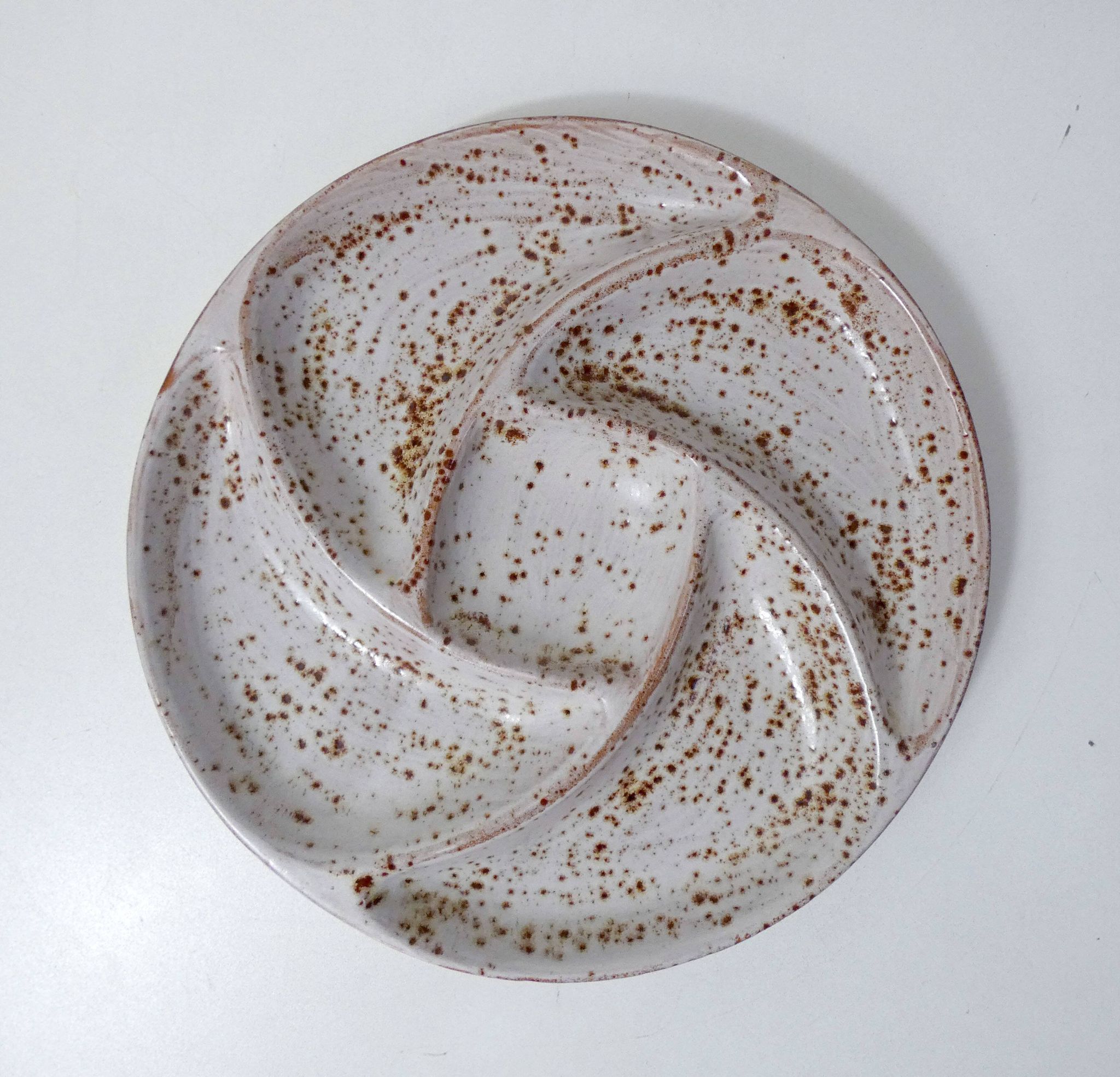 plat apéritif serviteur à hors d'oeuvre en grès beige rose poudré