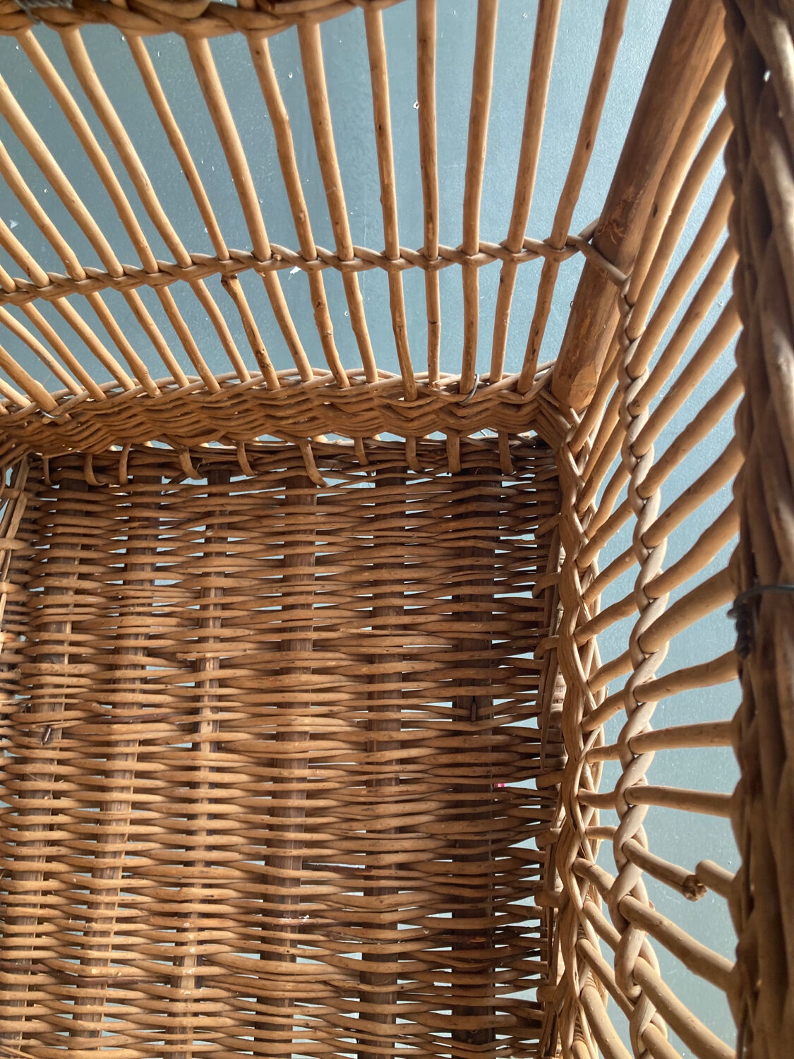Wicker laundry basket