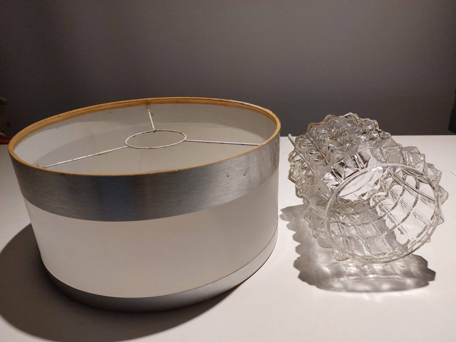 Suspension en plastique et verre texturé Année 60/70