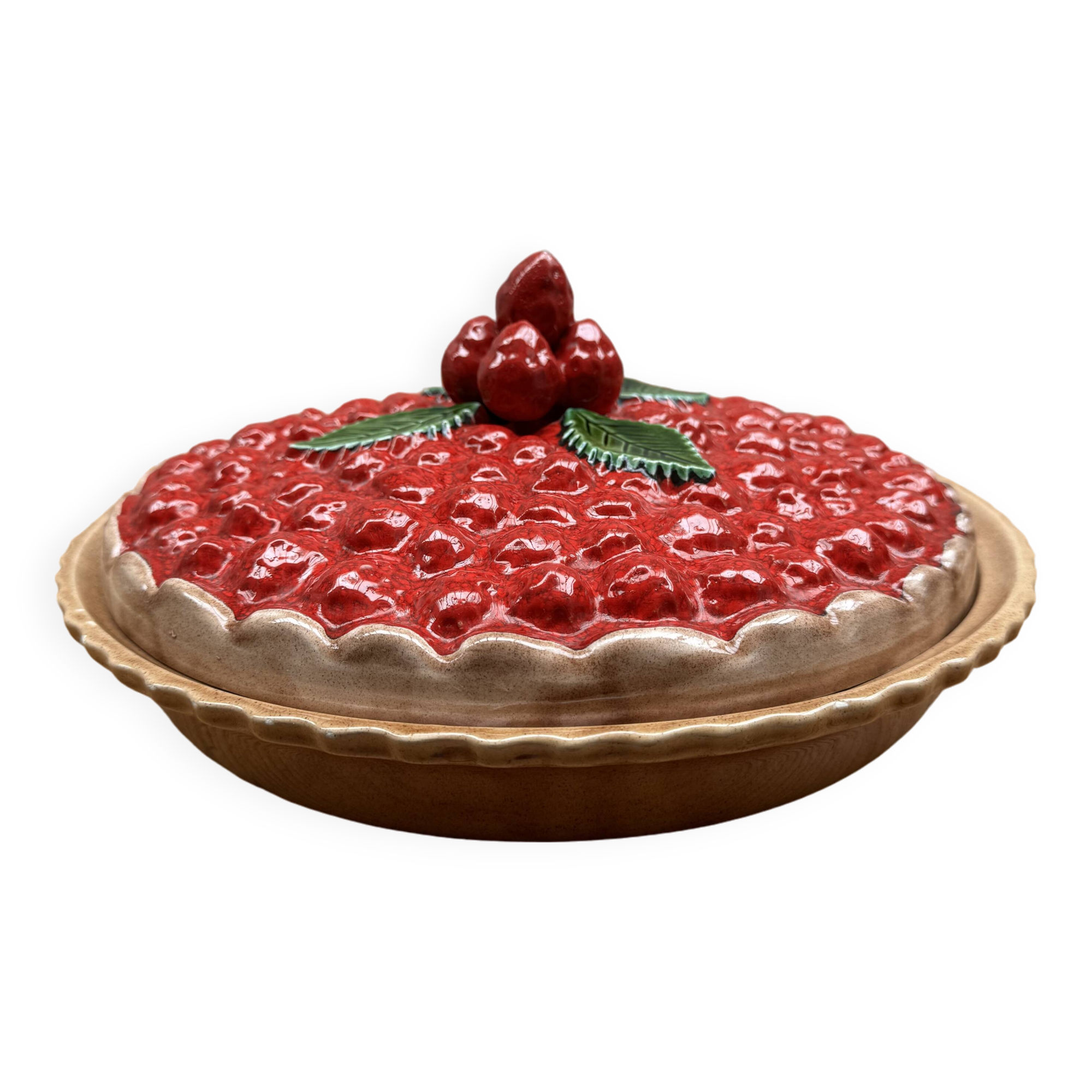 A trompe l’oeil strawberry pie dish