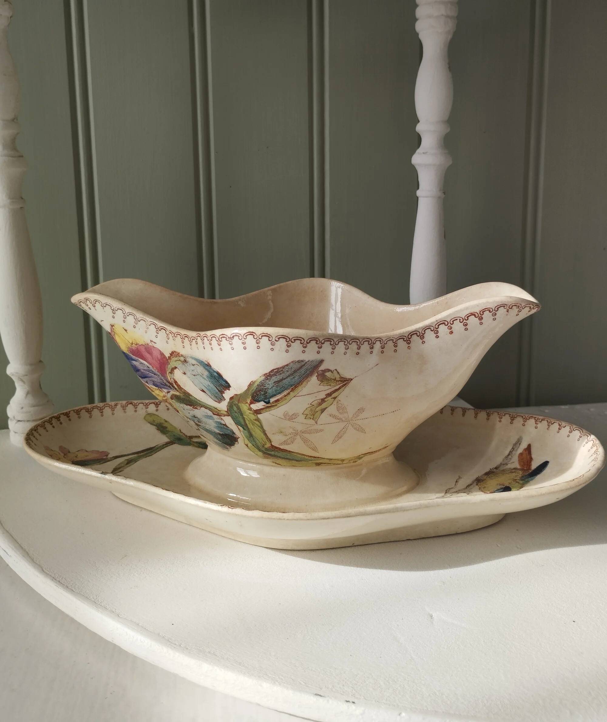 Longwy "Mésange" - Sauce boat on a polychrome ironstone base