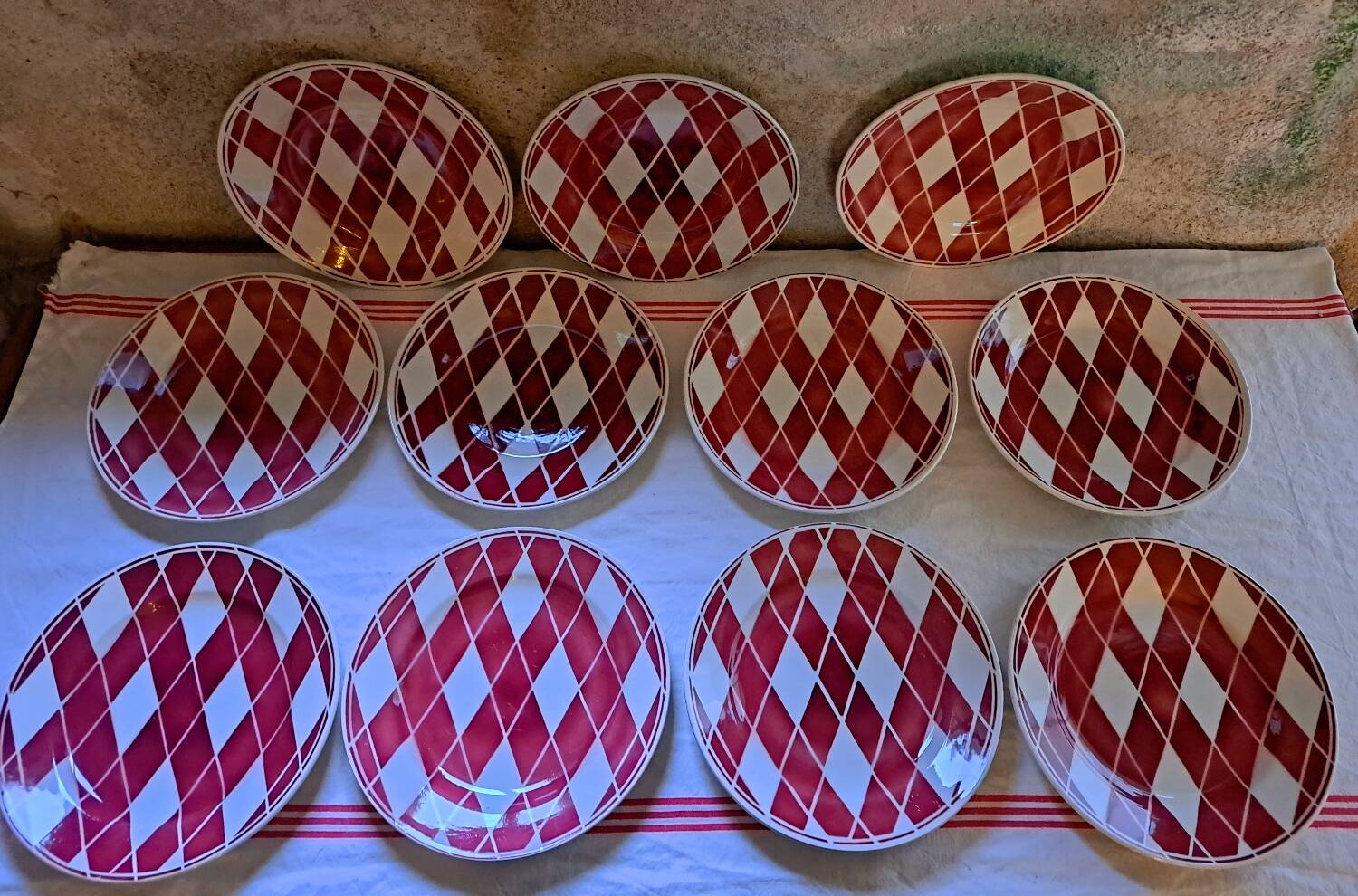 Suite of 11 plates and tureen Digoin Saarguemines