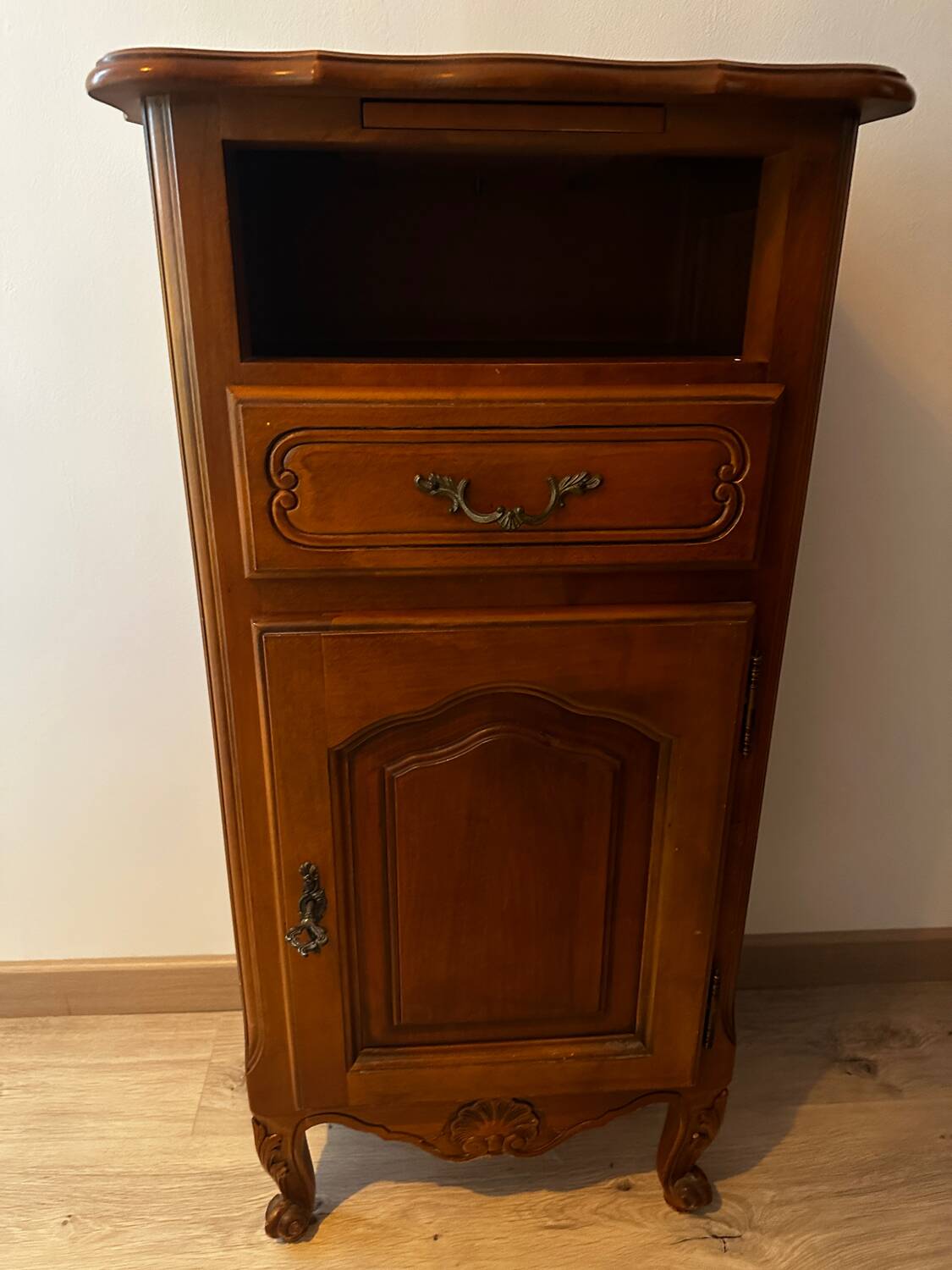 Meuble téléphone ancien