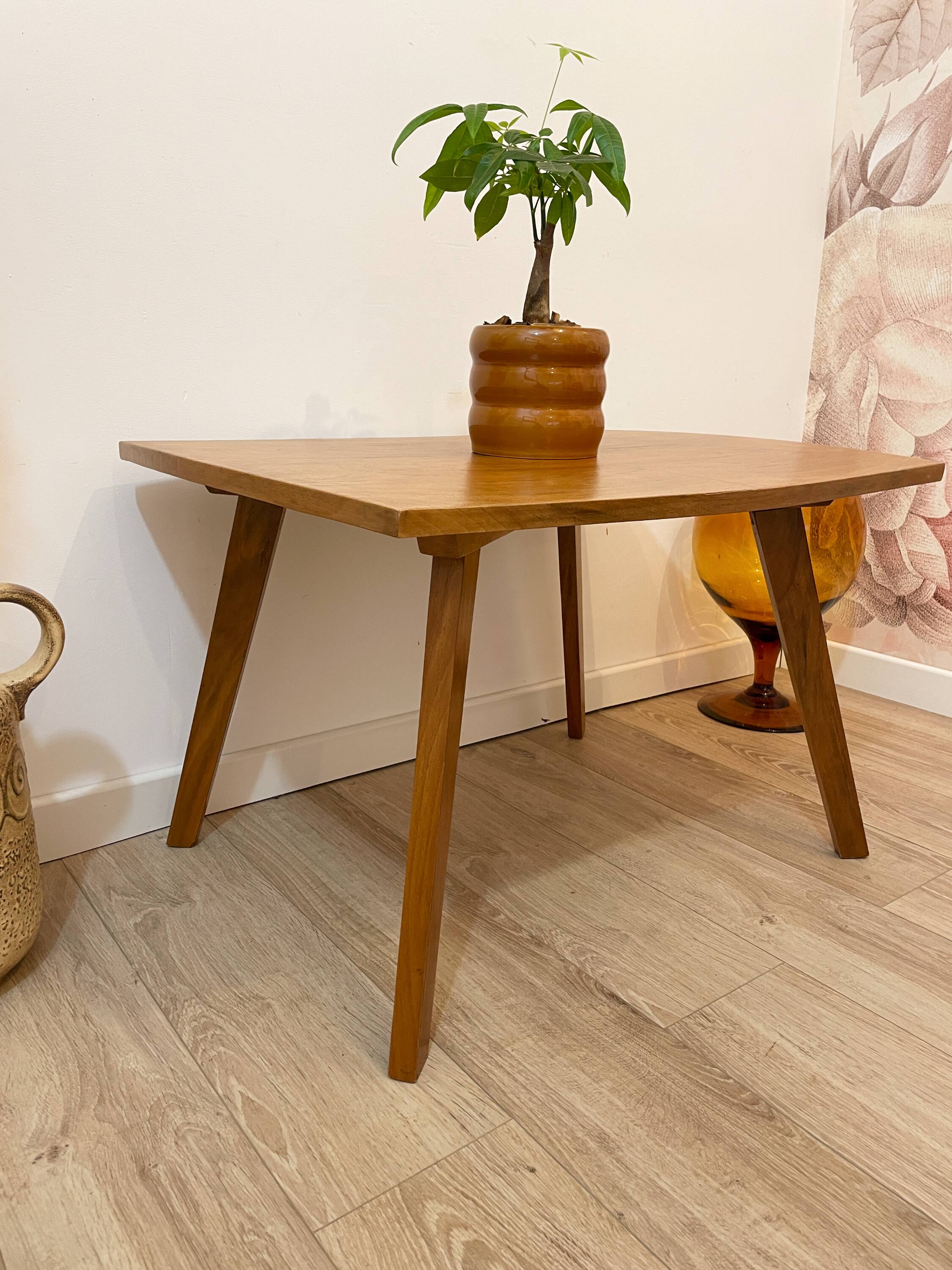 Solid wood coffee table, splayed legs - 1960s