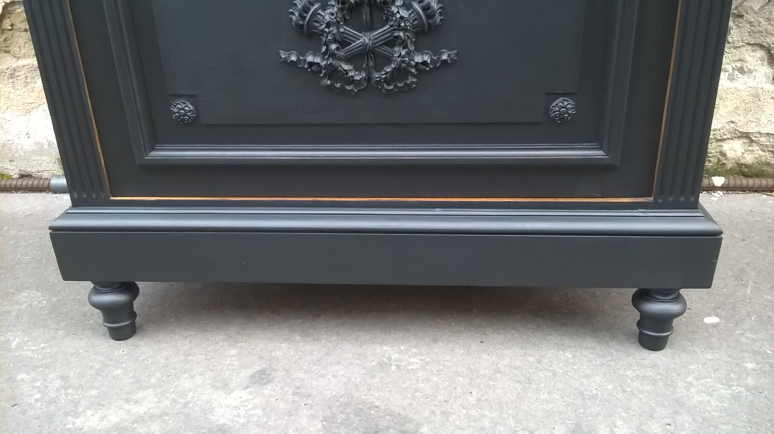 Parisian showcase cabinet