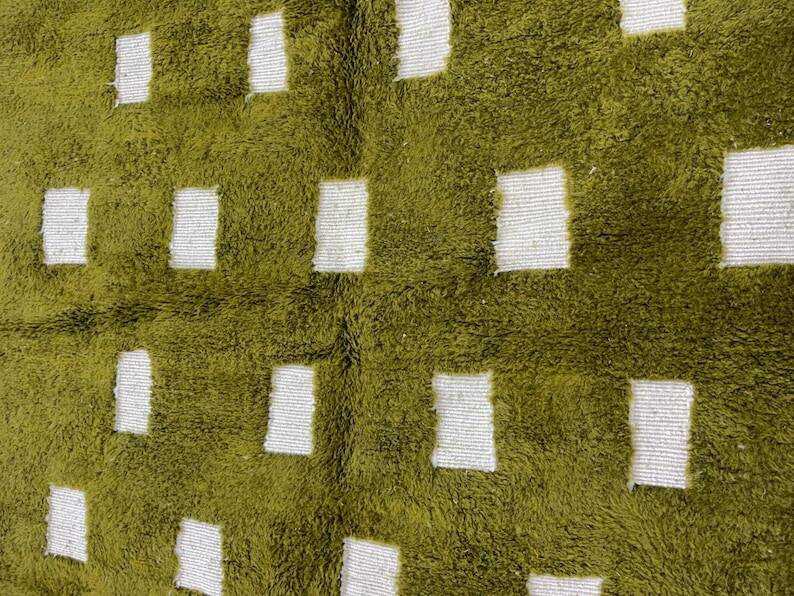 Handcrafted wool rug 200cm x 300cm