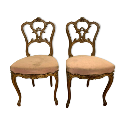 Paire de chaises de style Louis XV en noyer sculpté Xx siècle