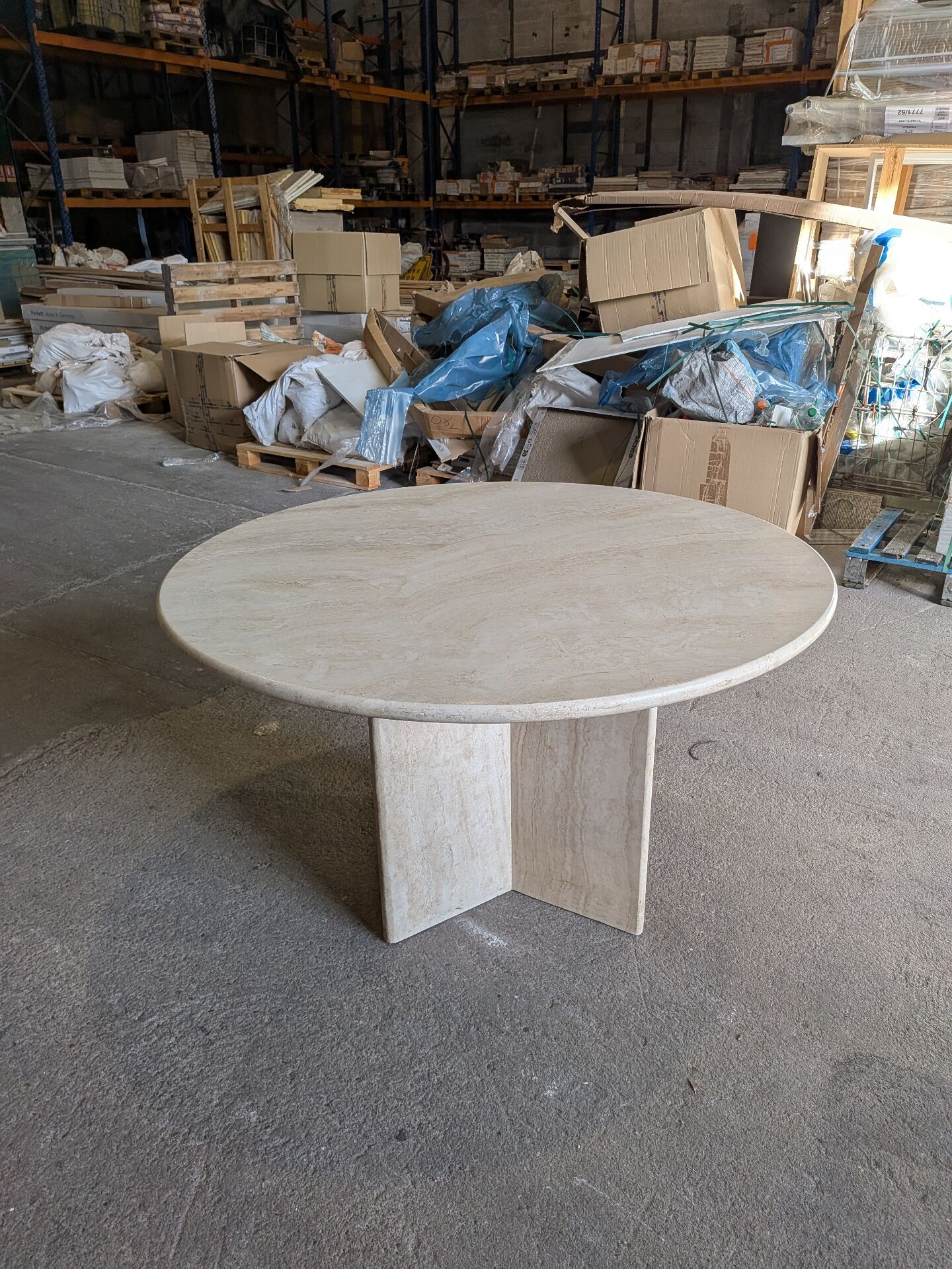 Table de salle à manger en travertin 