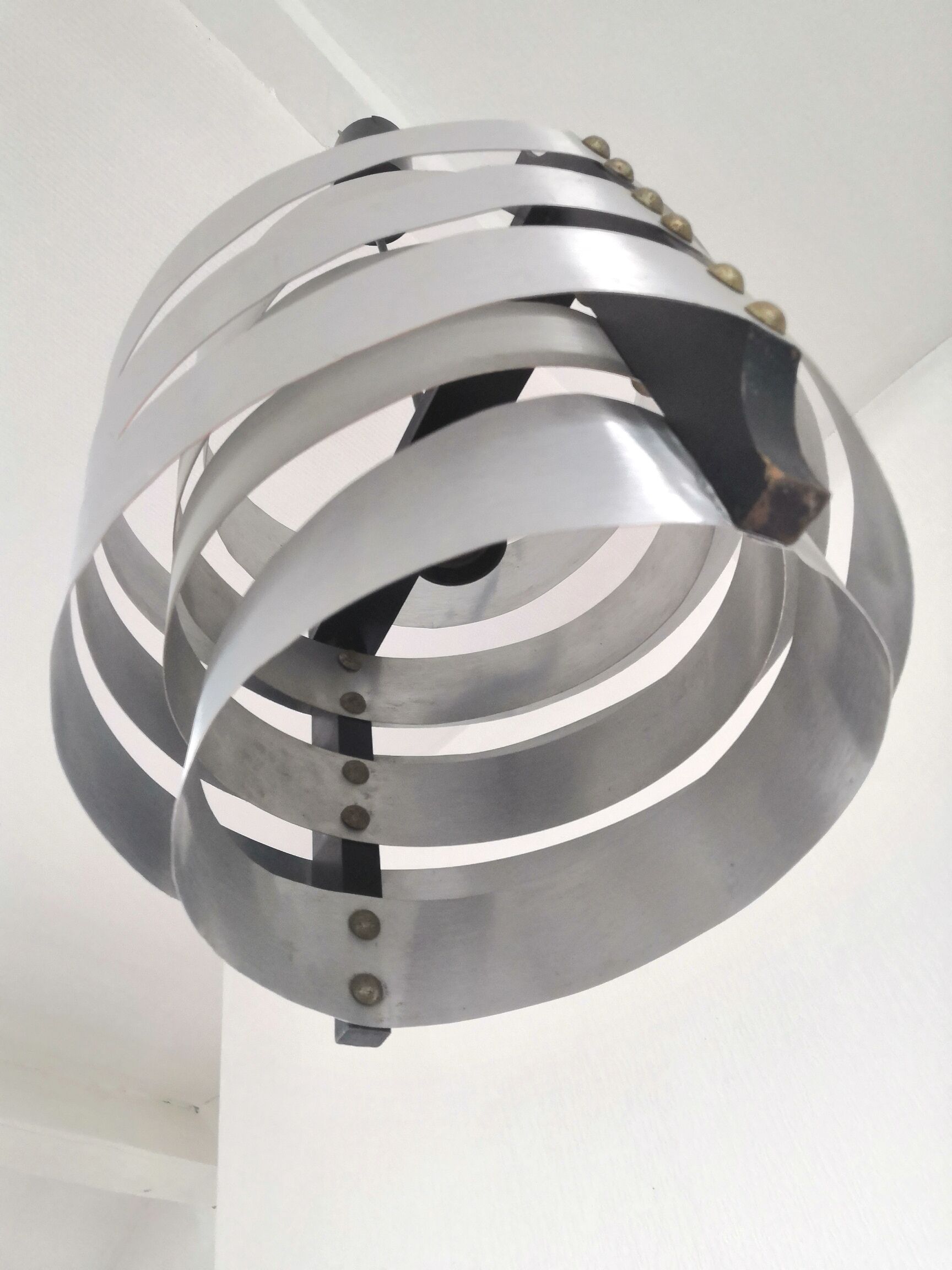 Suspension aluminum and wood design 70s