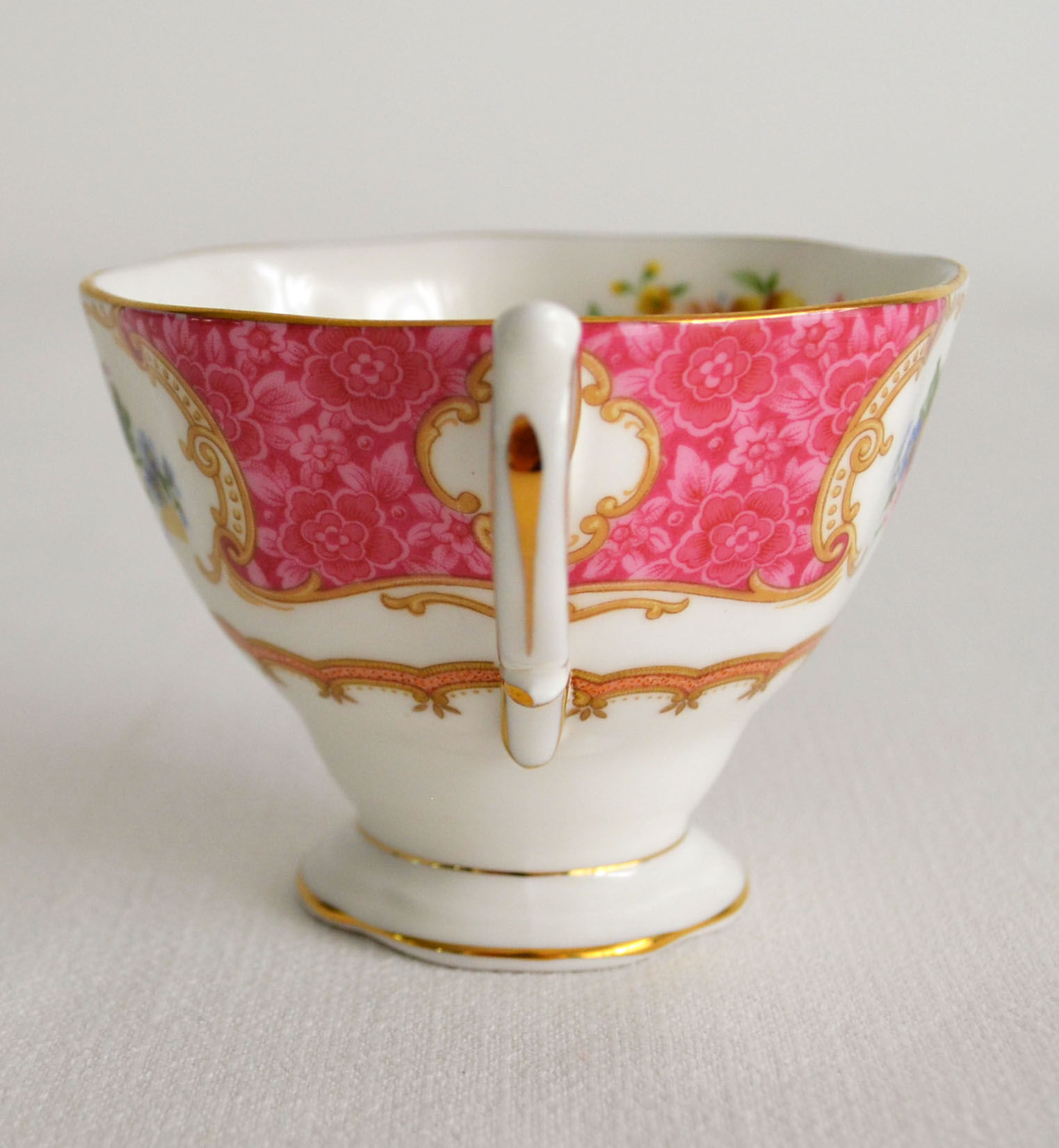 Royal English porcelain tea cup Albert "Lady Carlyle"