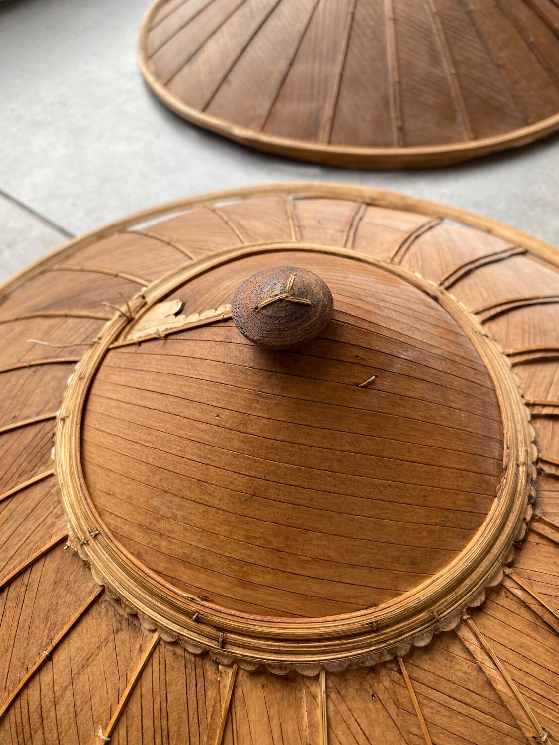 Duo de chapeaux chinois