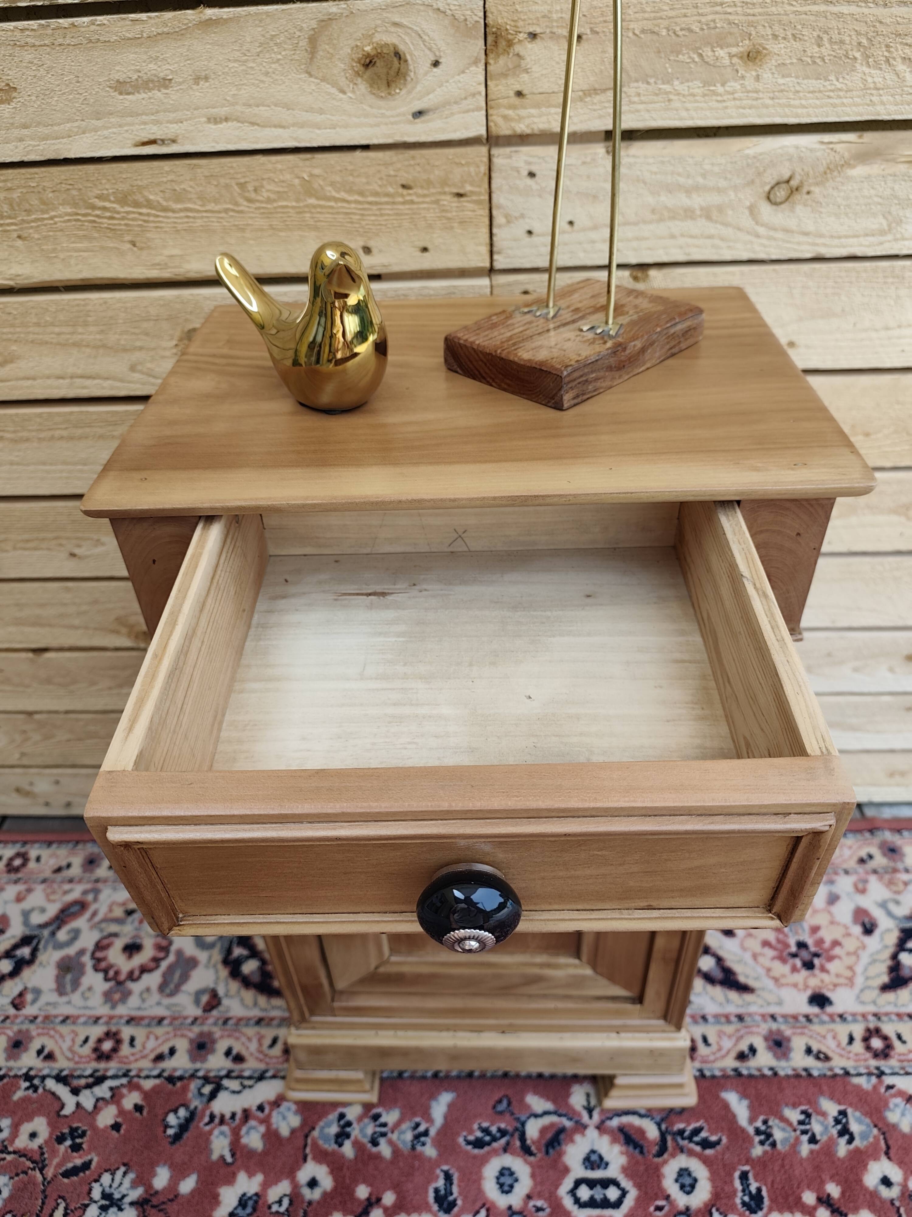 Coucou side table