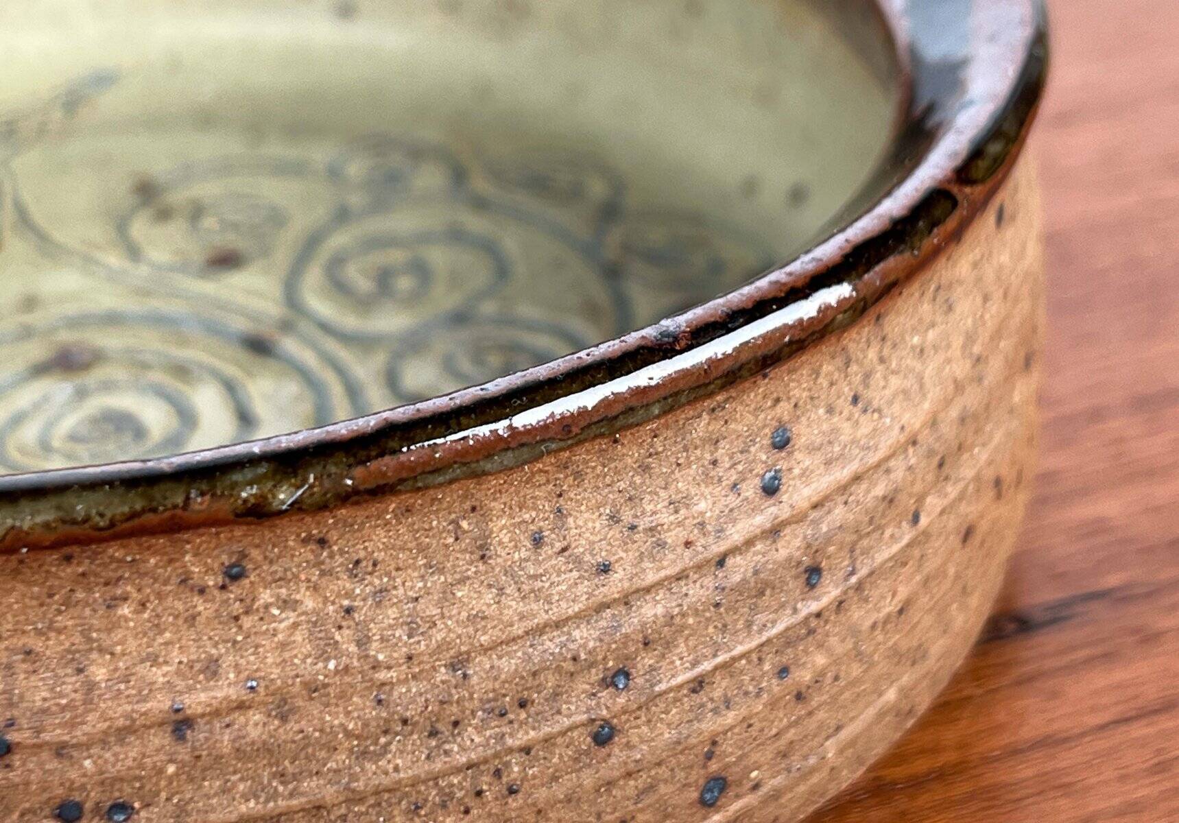 Mid-century modern Danish studio pottery bowl by Bente Lemche, 1960s.