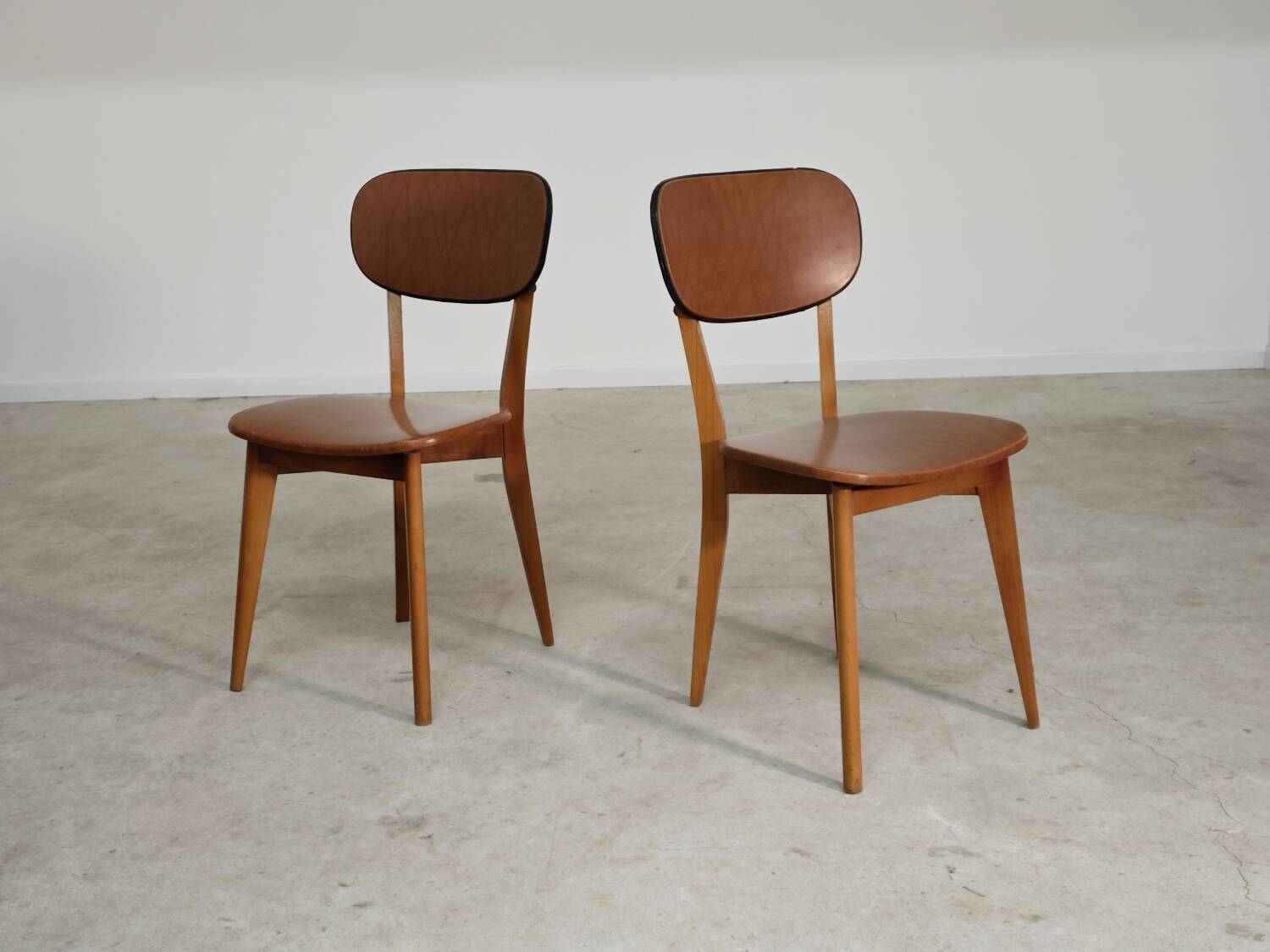 Pair of vintage French chairs in light brown skai