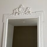 Fine 19th century mirror with decorated pediment. 160x90.