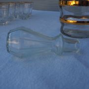 Golden liqueur service from the 1950s-1960s and its 12 glasses.