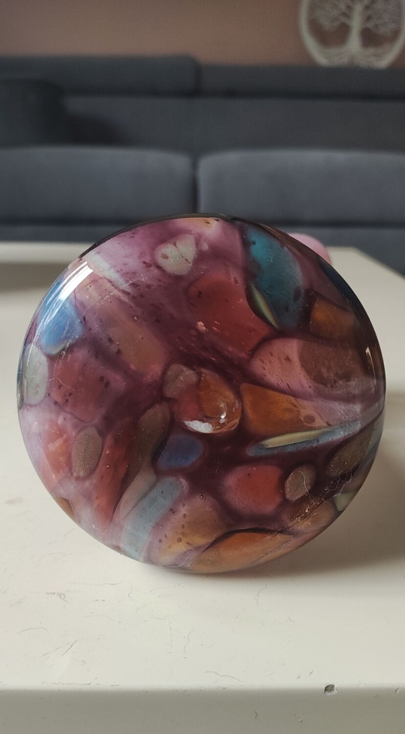 Volubilis vase in Murano glass. Pink speckled background. Height 21 cm.