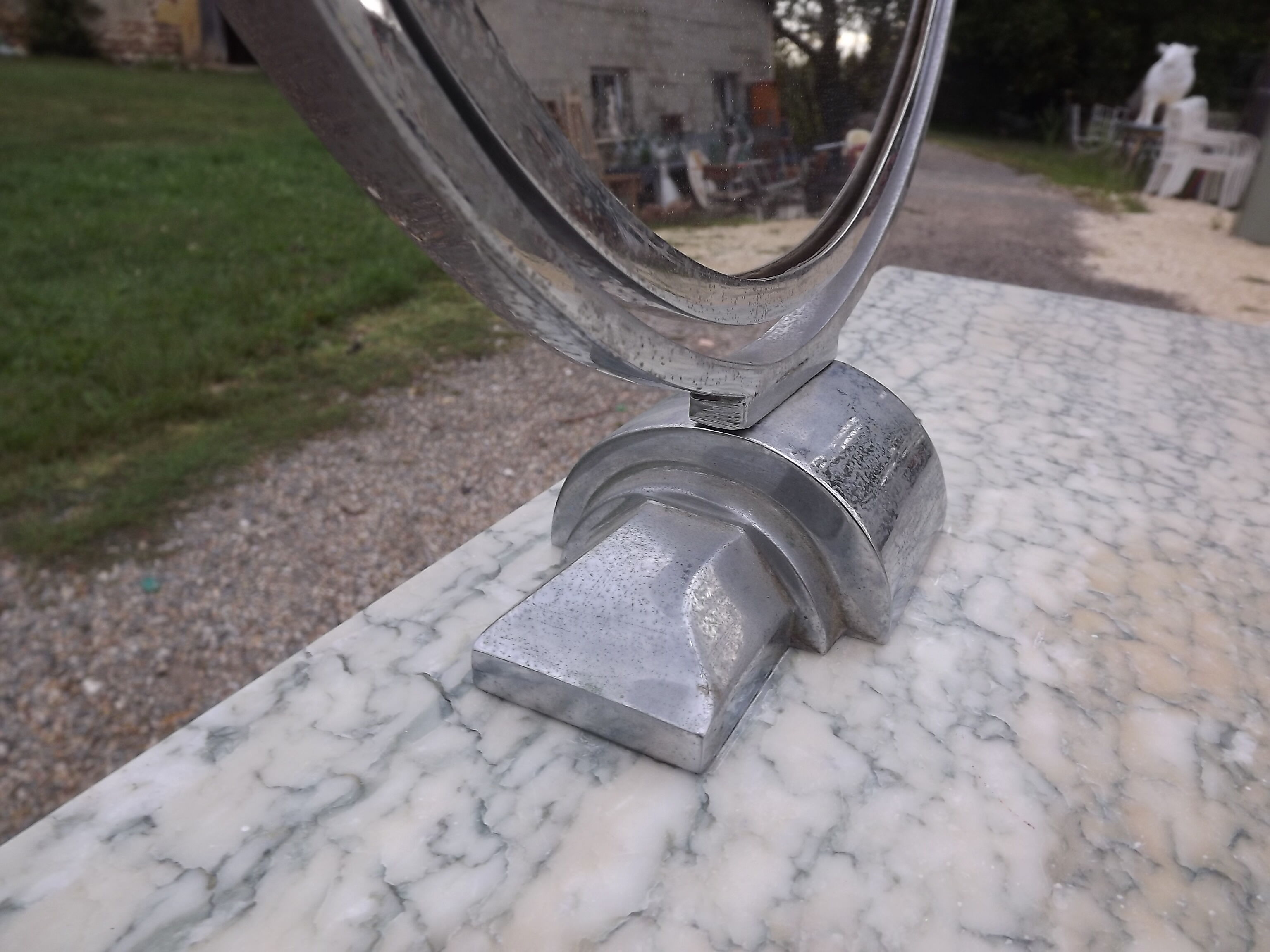 Art deco bathroom furniture